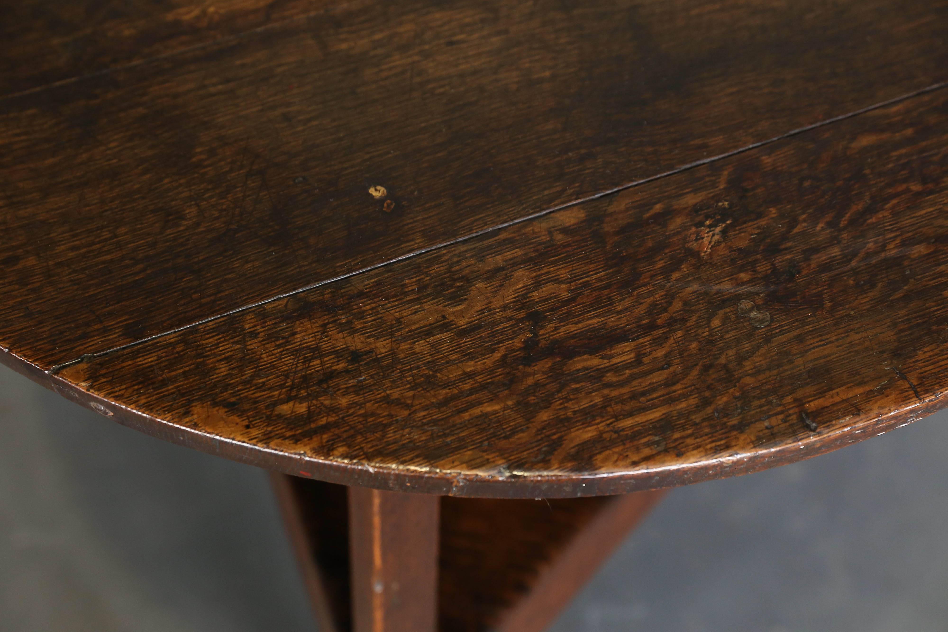 English Antique 18th Century Elm Cricket Table with Shelf