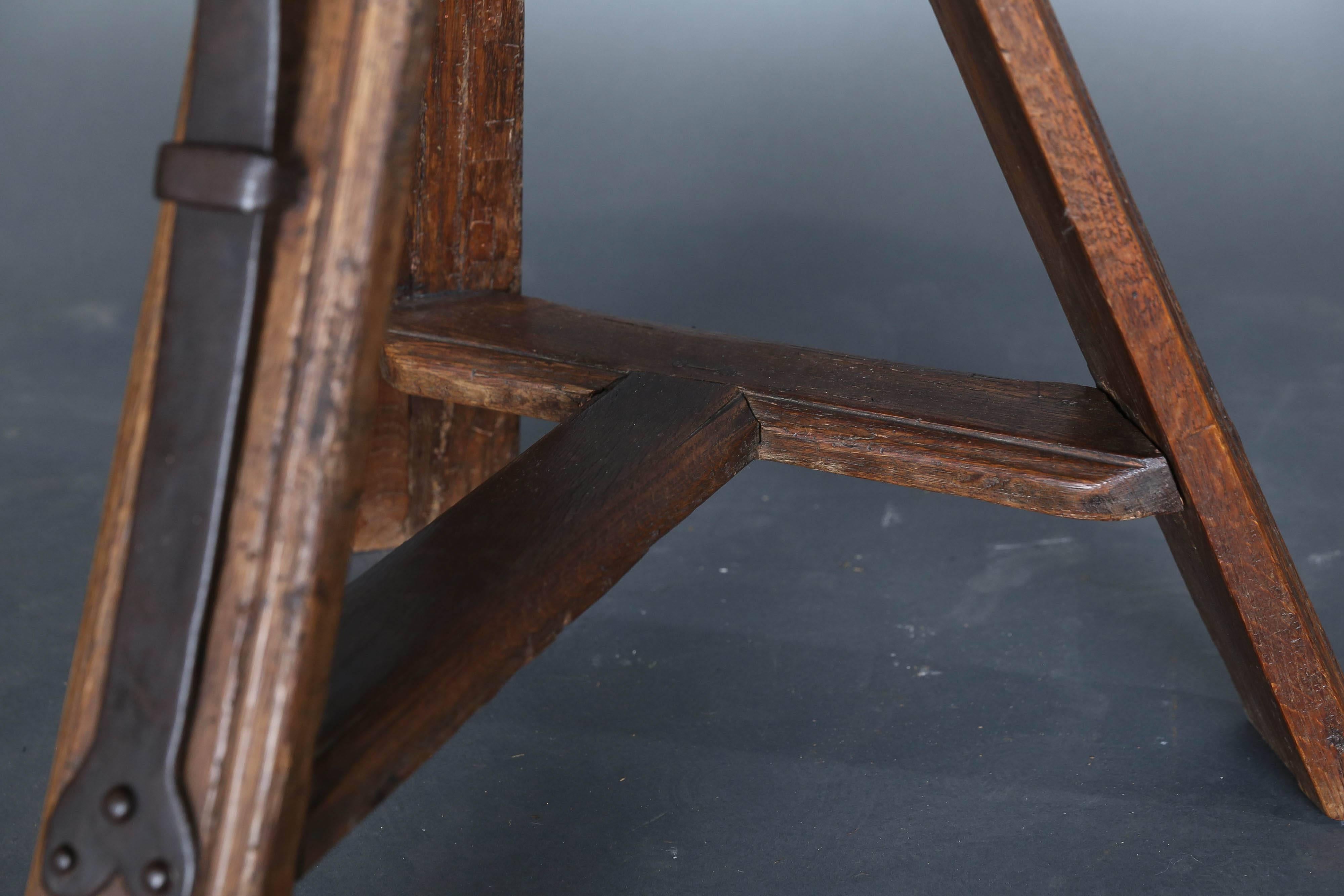 Wood Antique 19th Century Round Dutch Tripod Table
