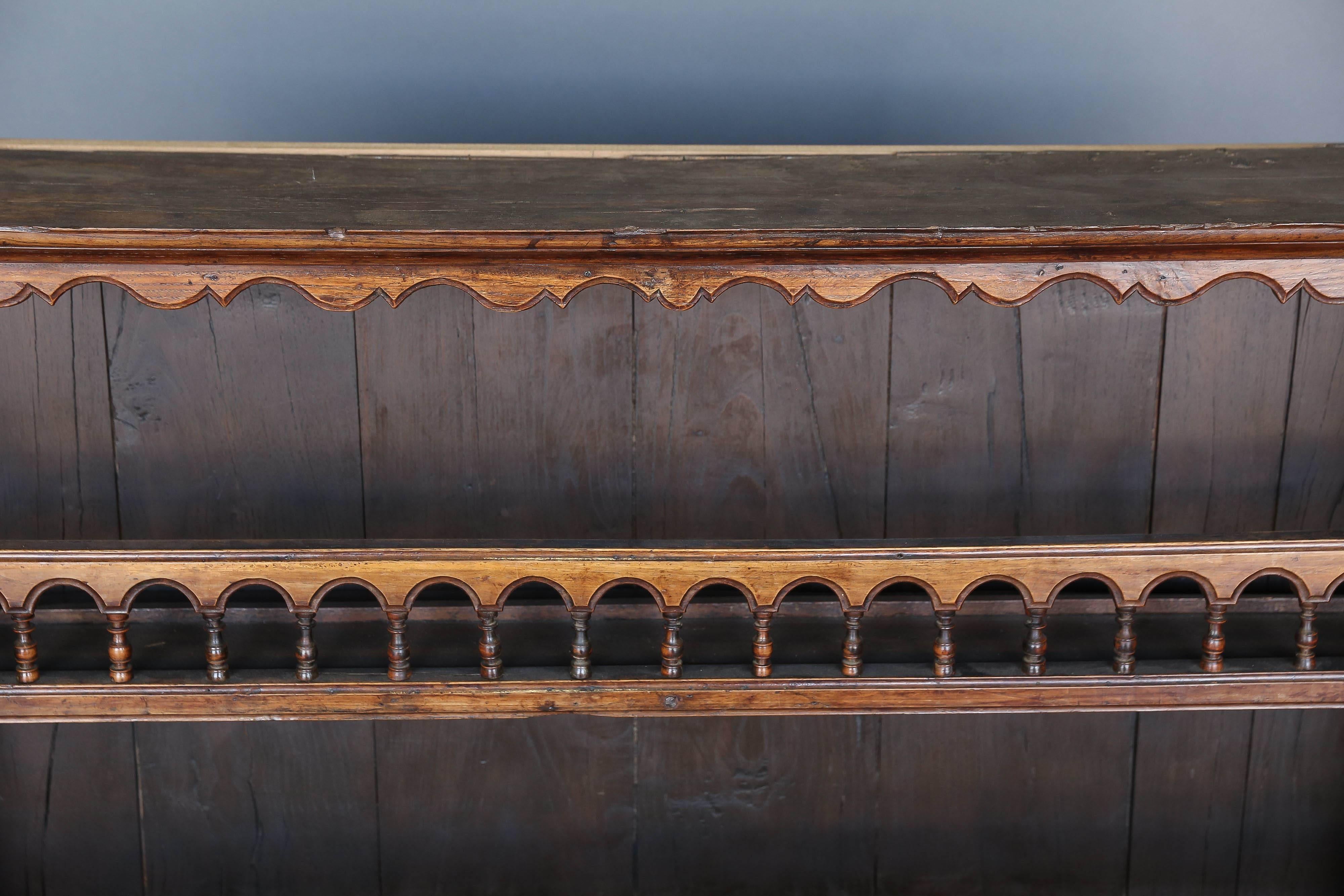 Antique 18th Century Walnut Plate Rack In Excellent Condition In Houston, TX