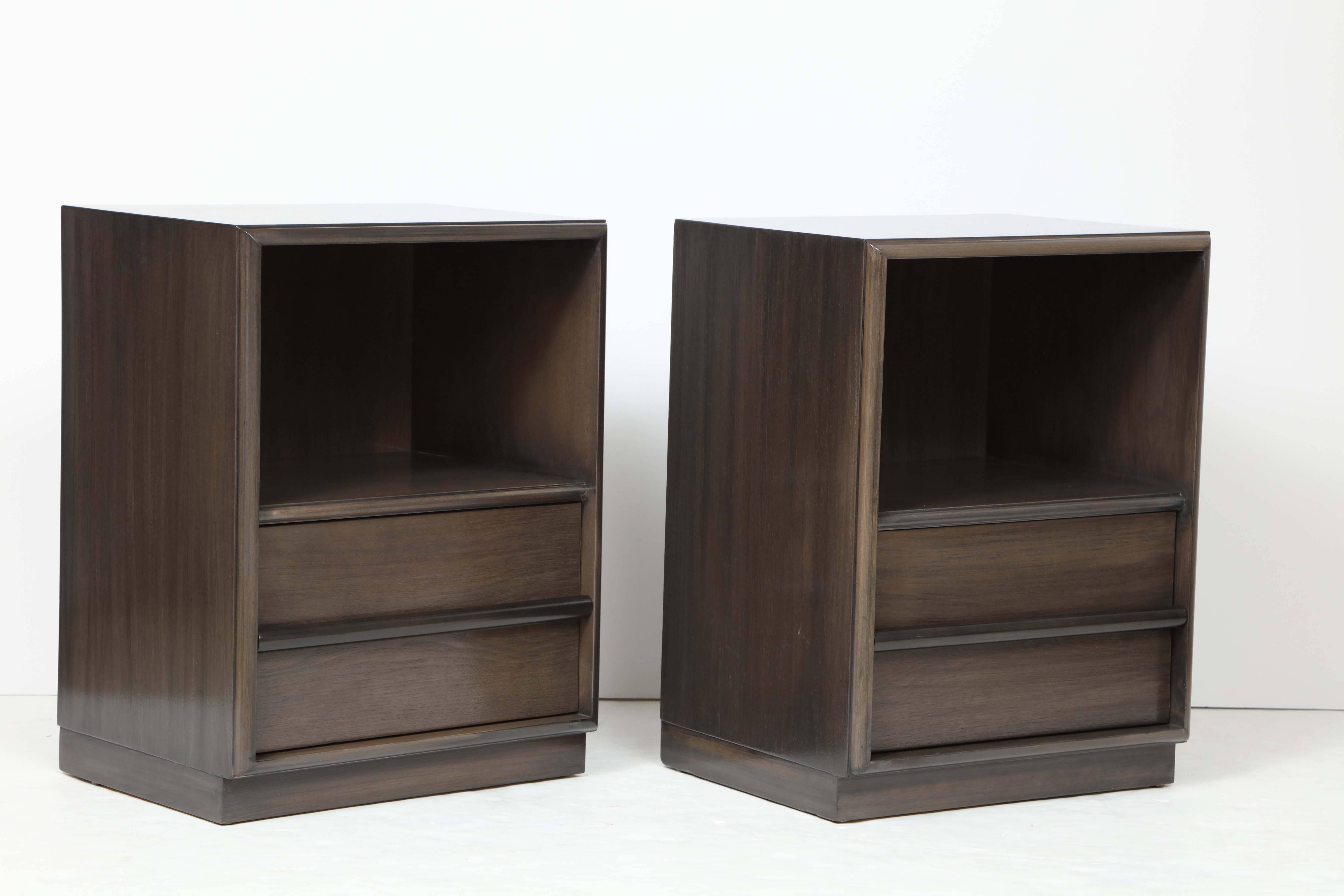 Pair of mint restored Modernist nightstands in a custom Mink grey/brown drift wood finish. Upper compartment, lower pull out drawer.
Designed by T. H. Robsjohn-Gibbings for Widdicomb.