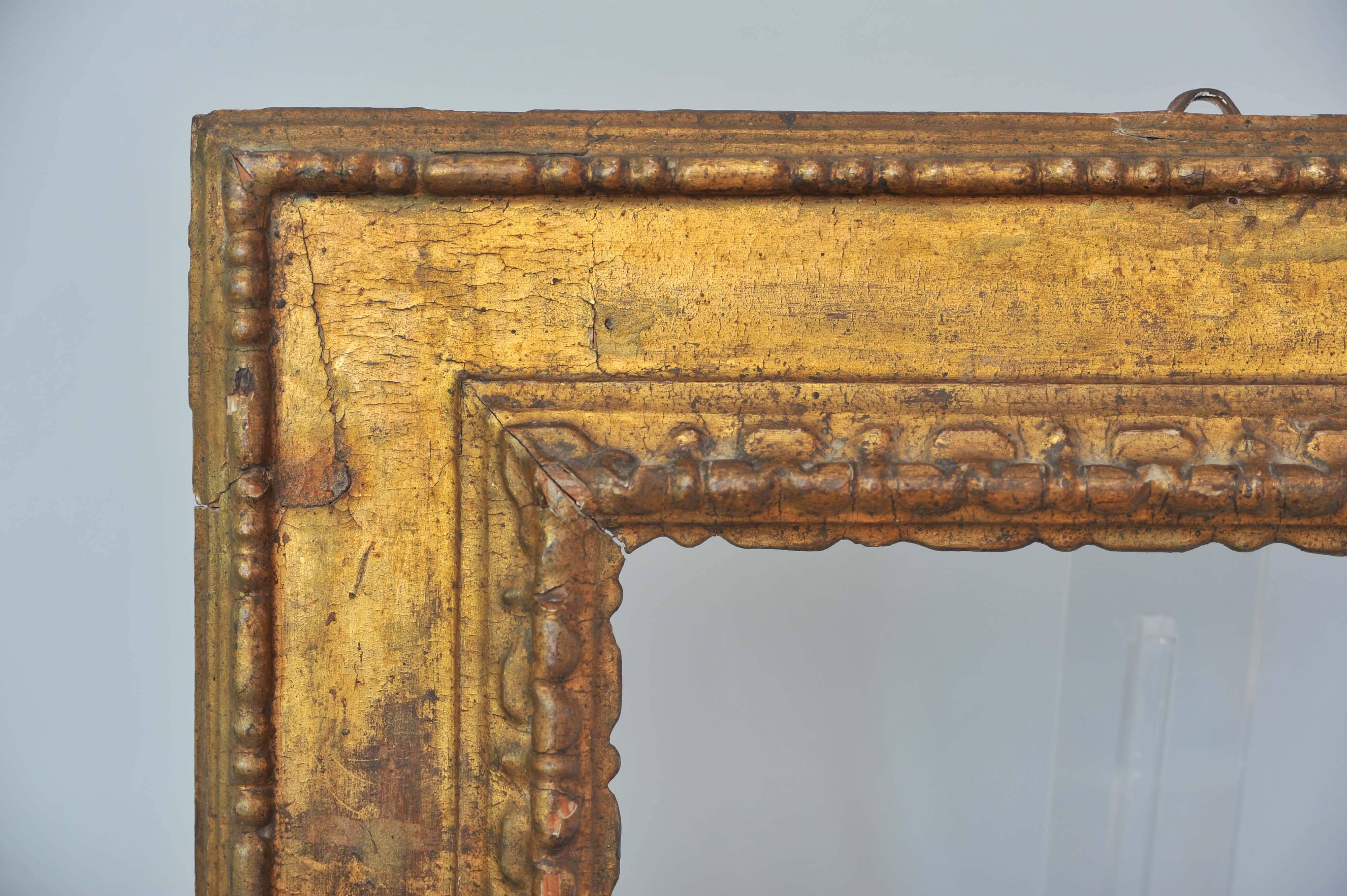 A rare and finely carved early 17th century Tuscan "a cassetta" boxed frame in light wood retaining its original gilding and never been altered of restored.
Florence, circa 1620.
Excellent frame, rare to find in such original