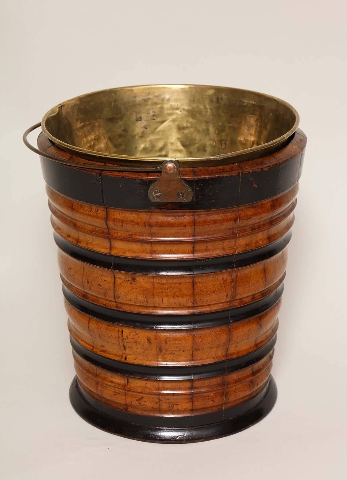 Turned Mahogany Peat Bucket with Ebonized Decoration In Excellent Condition In Greenwich, CT