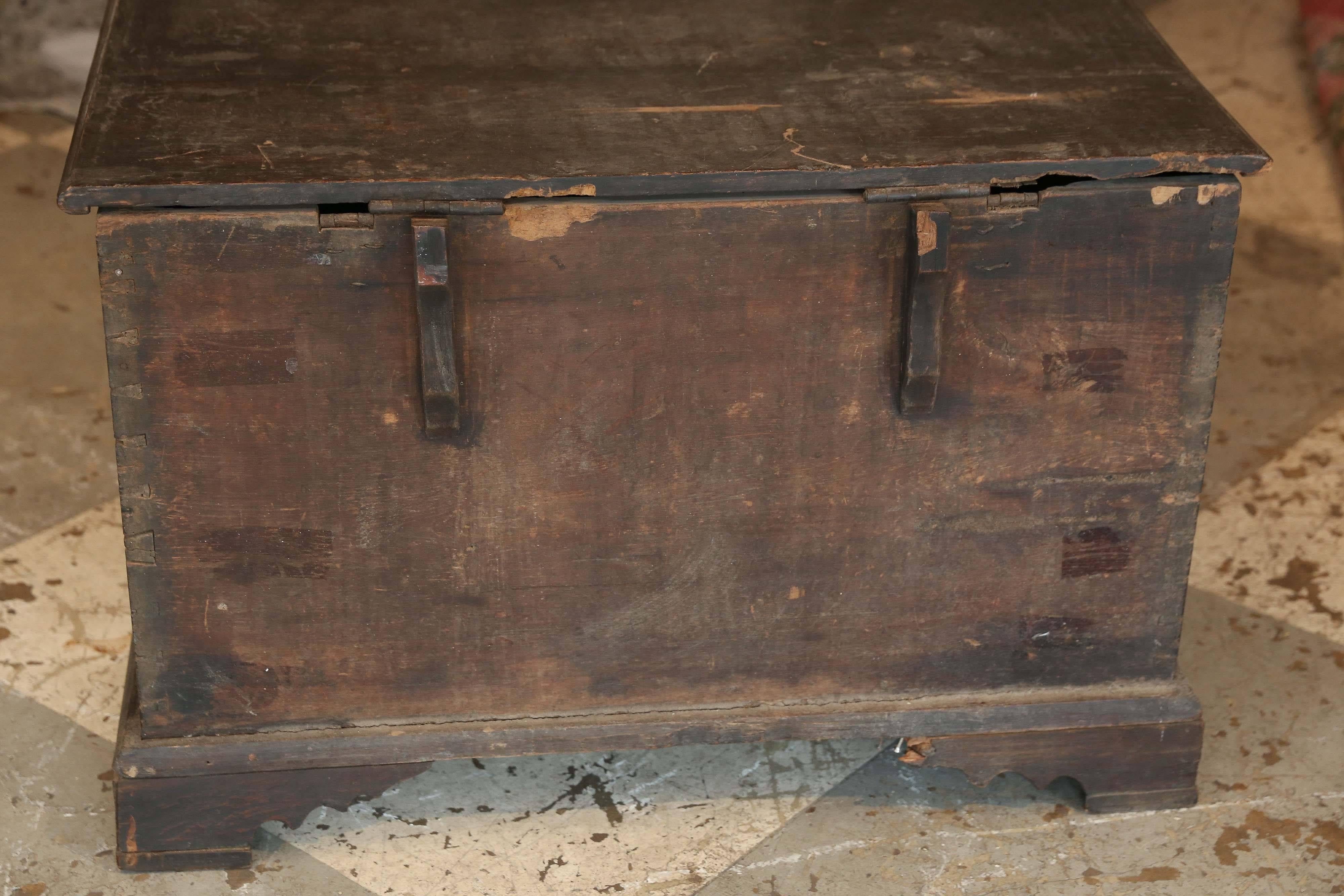 19th Century Burmese Trunk with Gilt Scenes 1