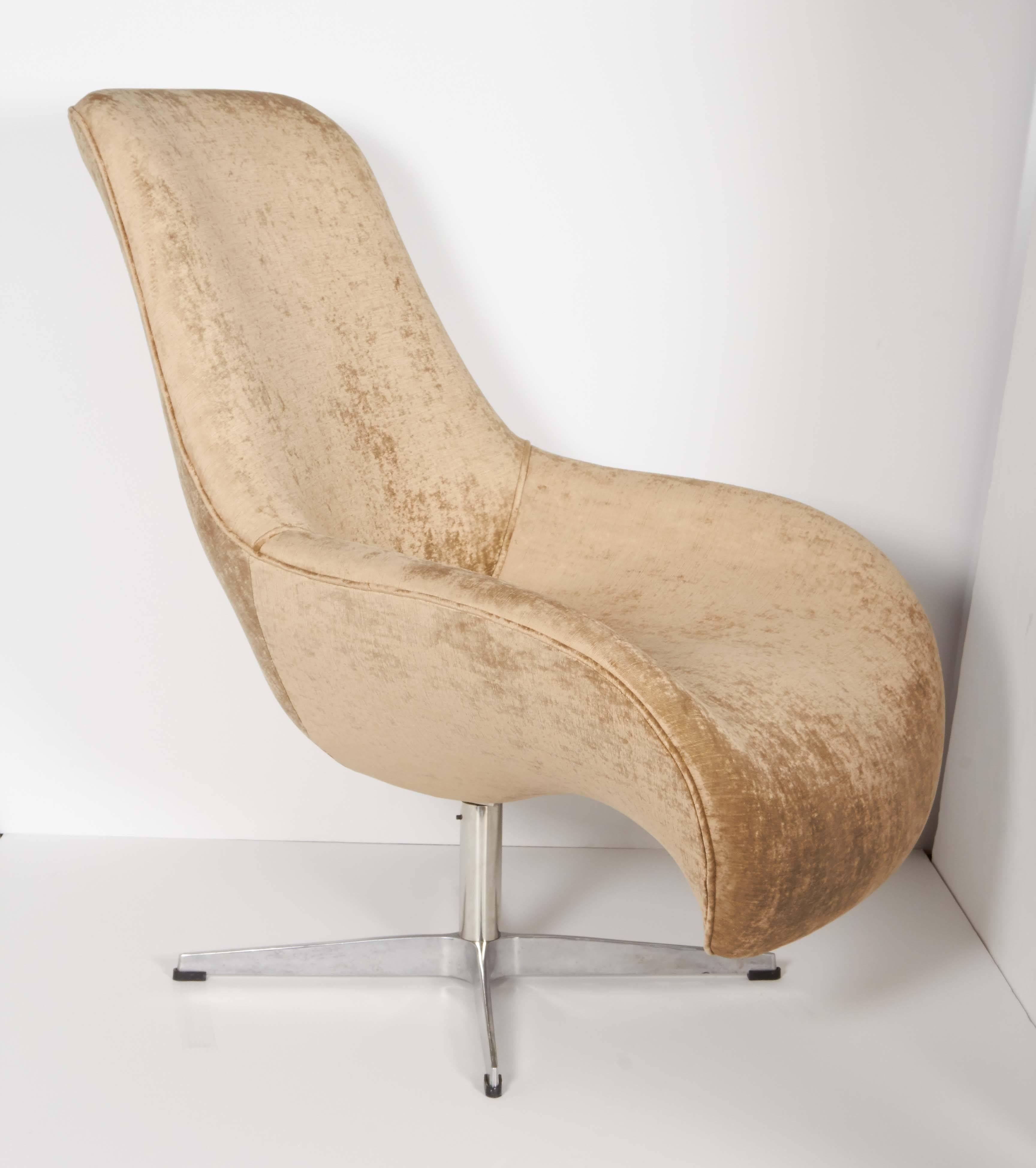 Mid-Century Modern Mid-Century Swivel Lounge Chair in Taupe Velvet Attributed to H.W. Klein