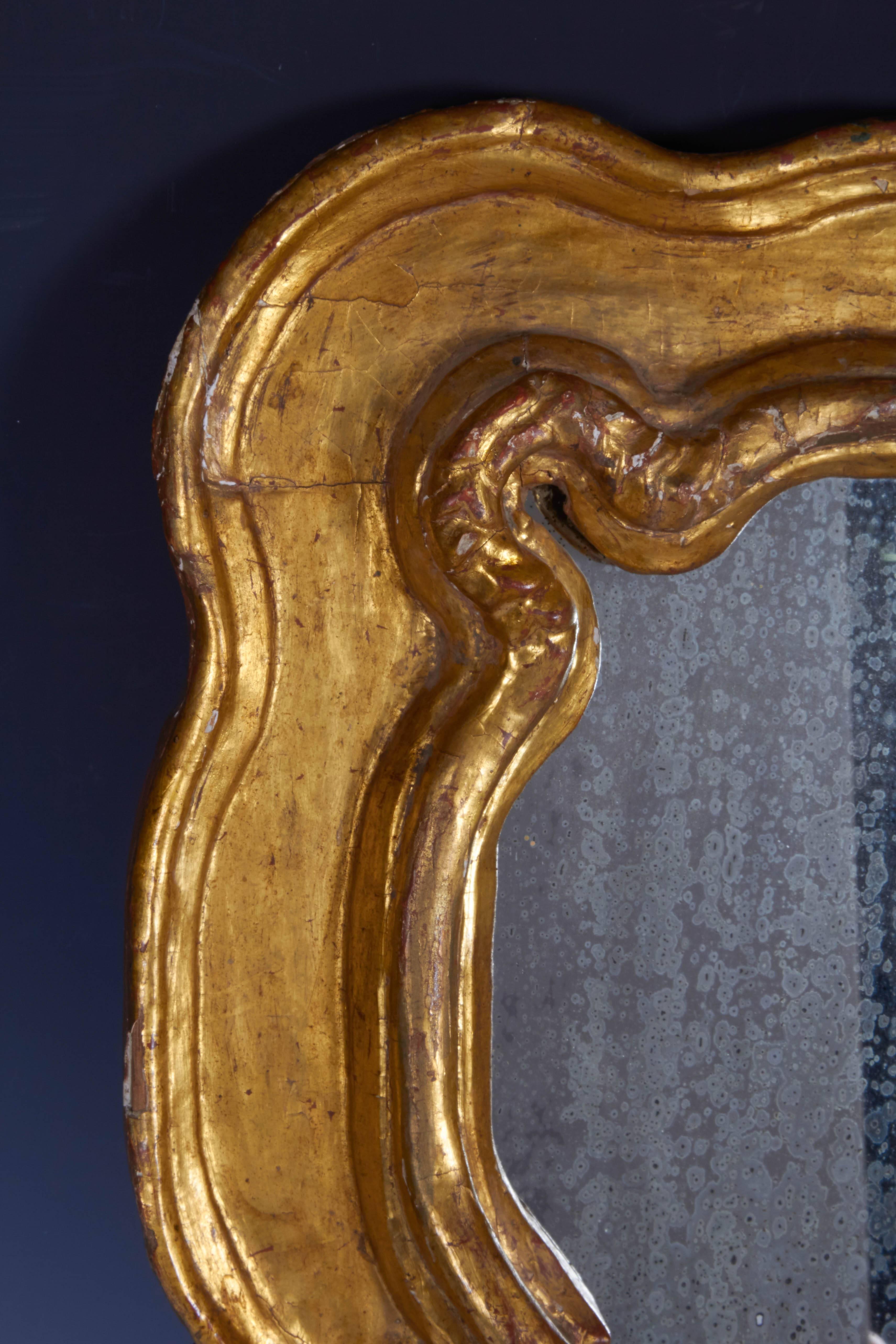 Pair of Venetian Hand-Carved Giltwood Mirrors, Late 18th-Early 19th Century In Good Condition In New York, NY
