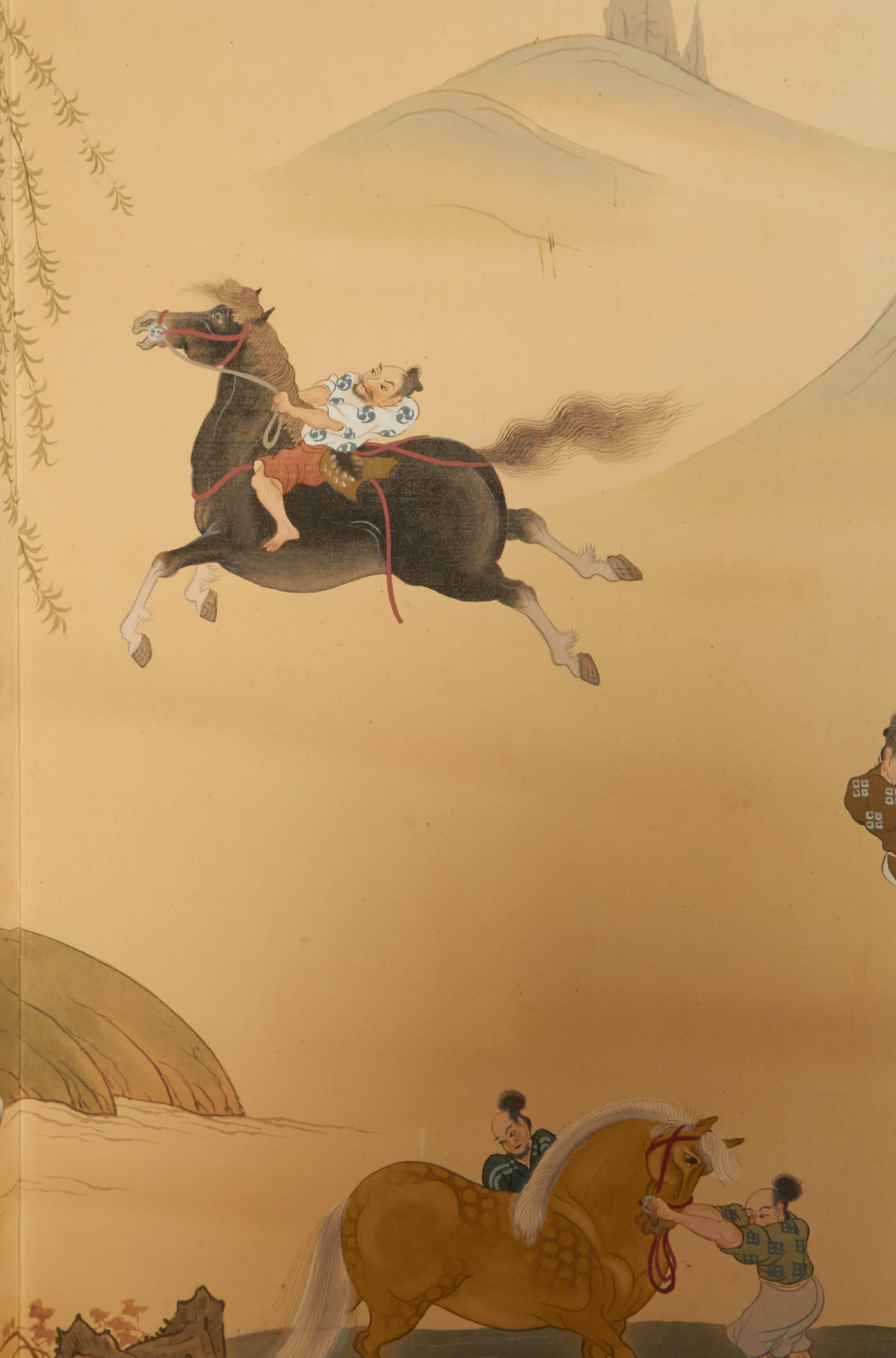 Japonais Paravent japonais du début du 20e siècle à quatre panneaux représentant des cavaliers domptant des chevaux en vente