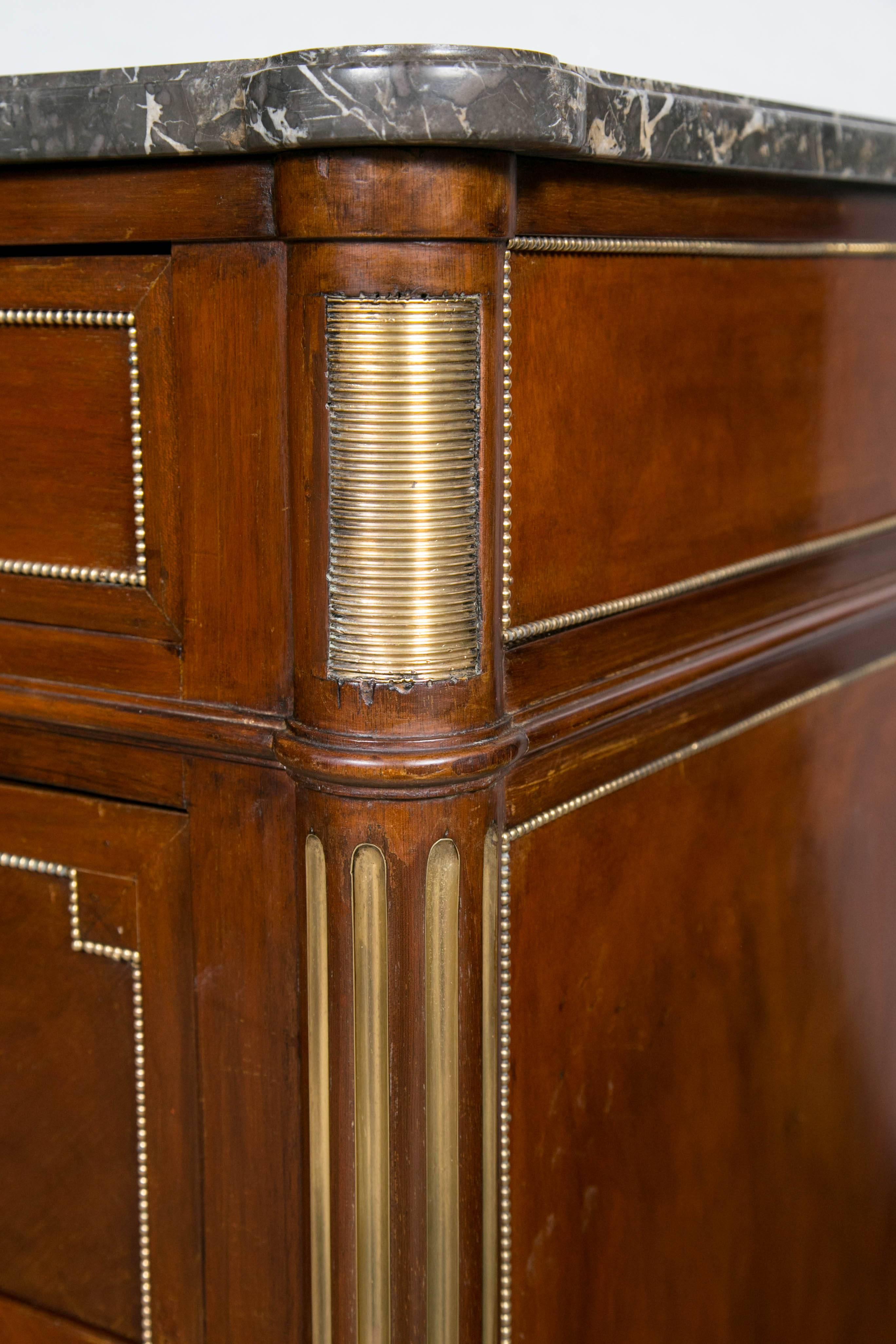 Early 19th Century Directoire Marble-Top Louis XVI Style Commode Made In France In Good Condition In Stamford, CT