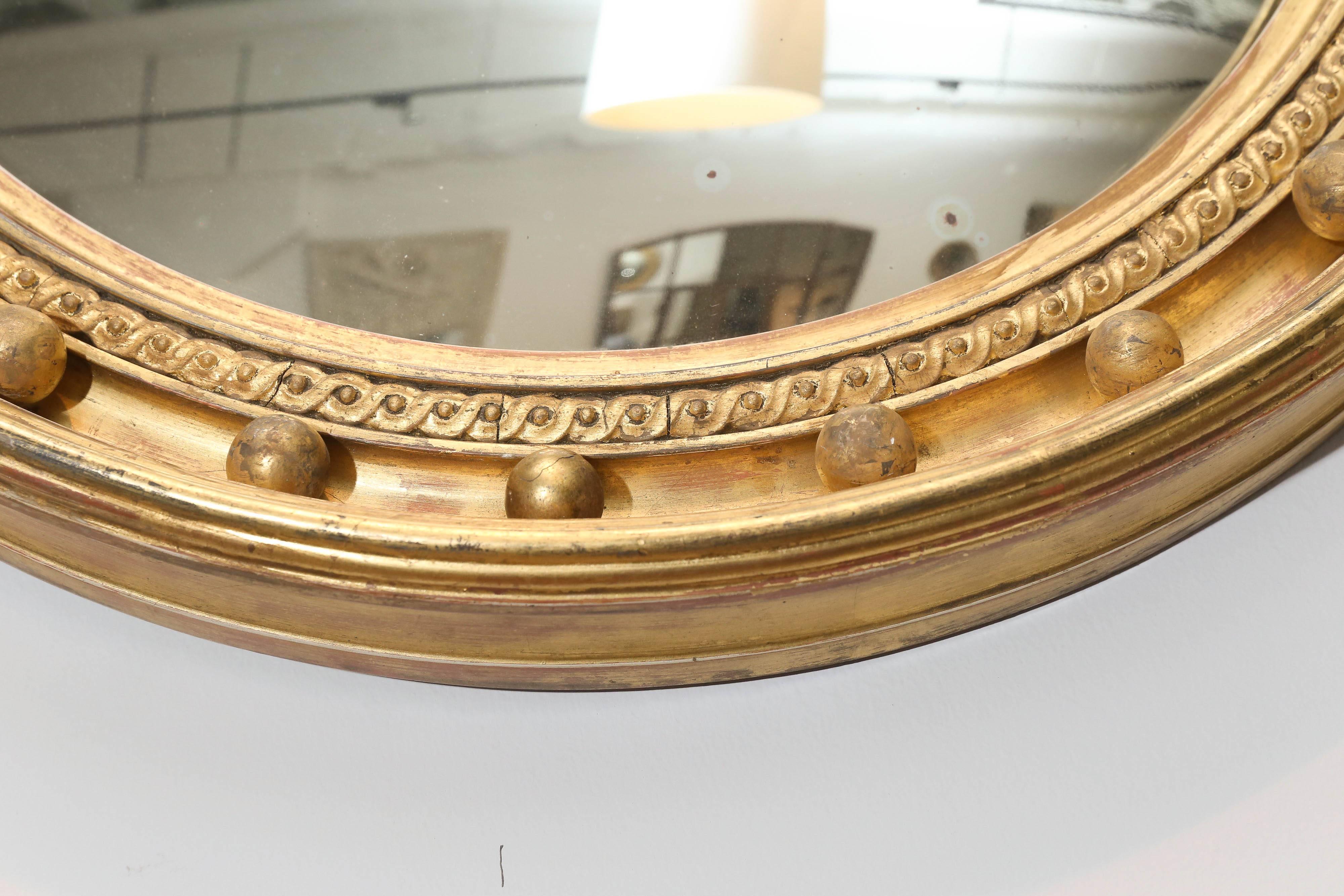 konvexer Spiegel aus dem 19. Jahrhundert mit Originalglas aus der Regency-Zeit. Schöne Wasservergoldung.