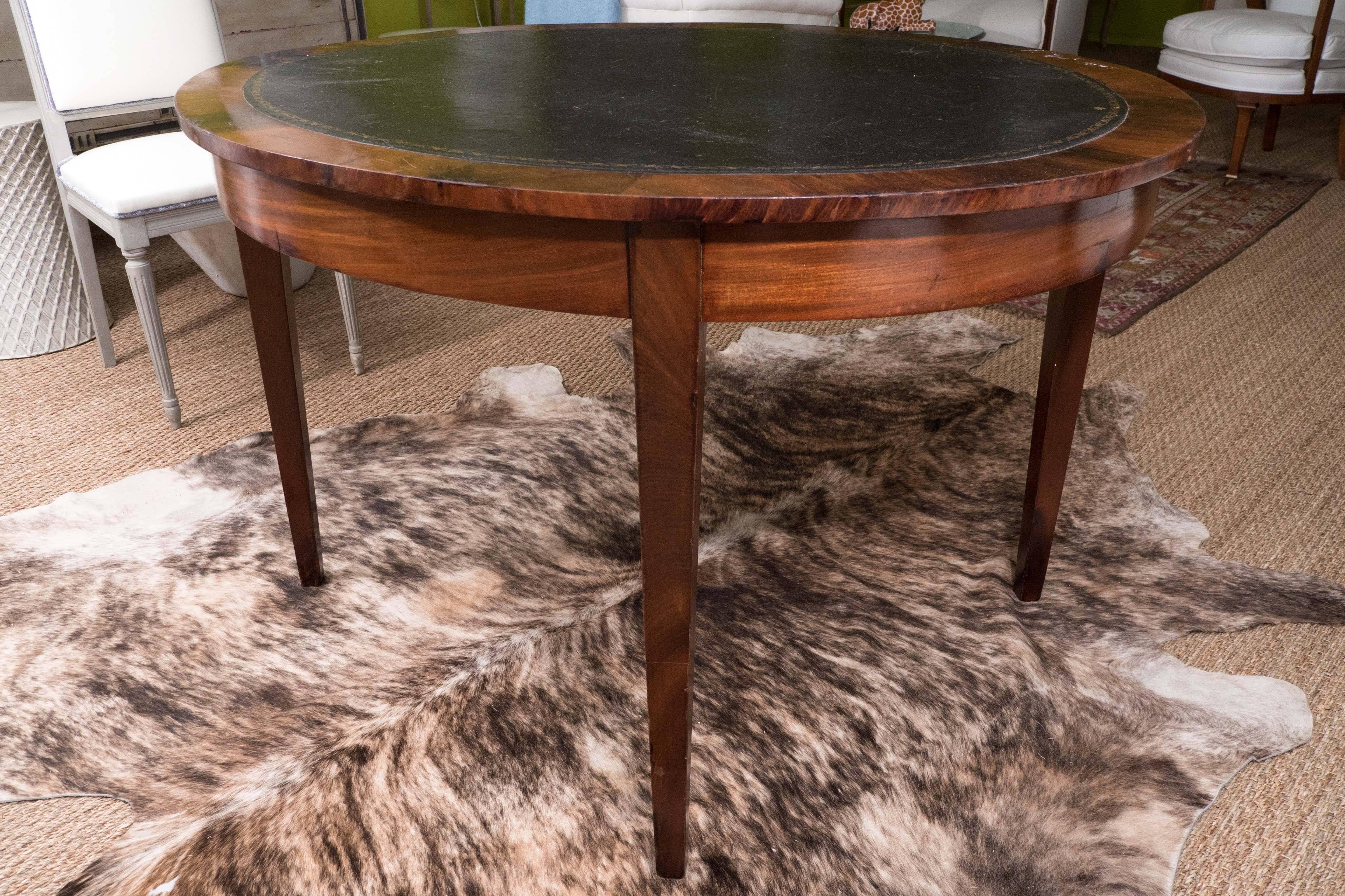 A 19th-Century Mahogany Table with Black Leather Top In Good Condition In New York, NY