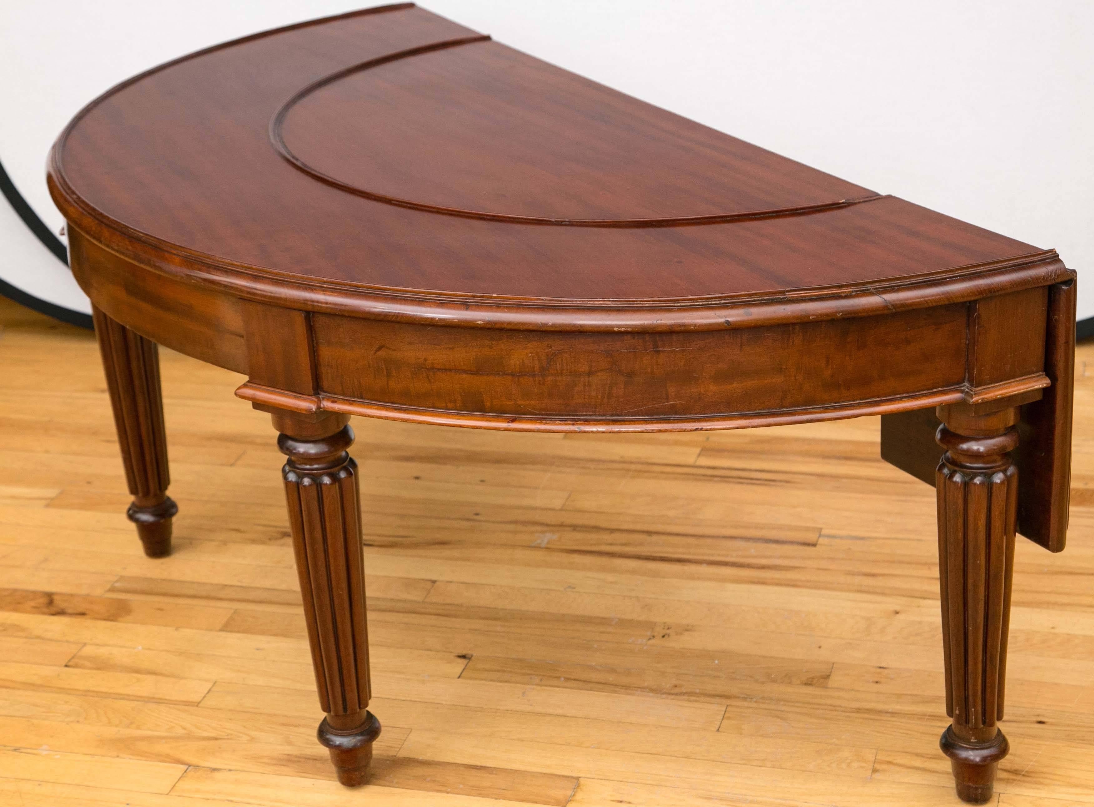 Fine Early 19th Century Regency Mahogany Hunt Table In Excellent Condition In Mt Kisco, NY