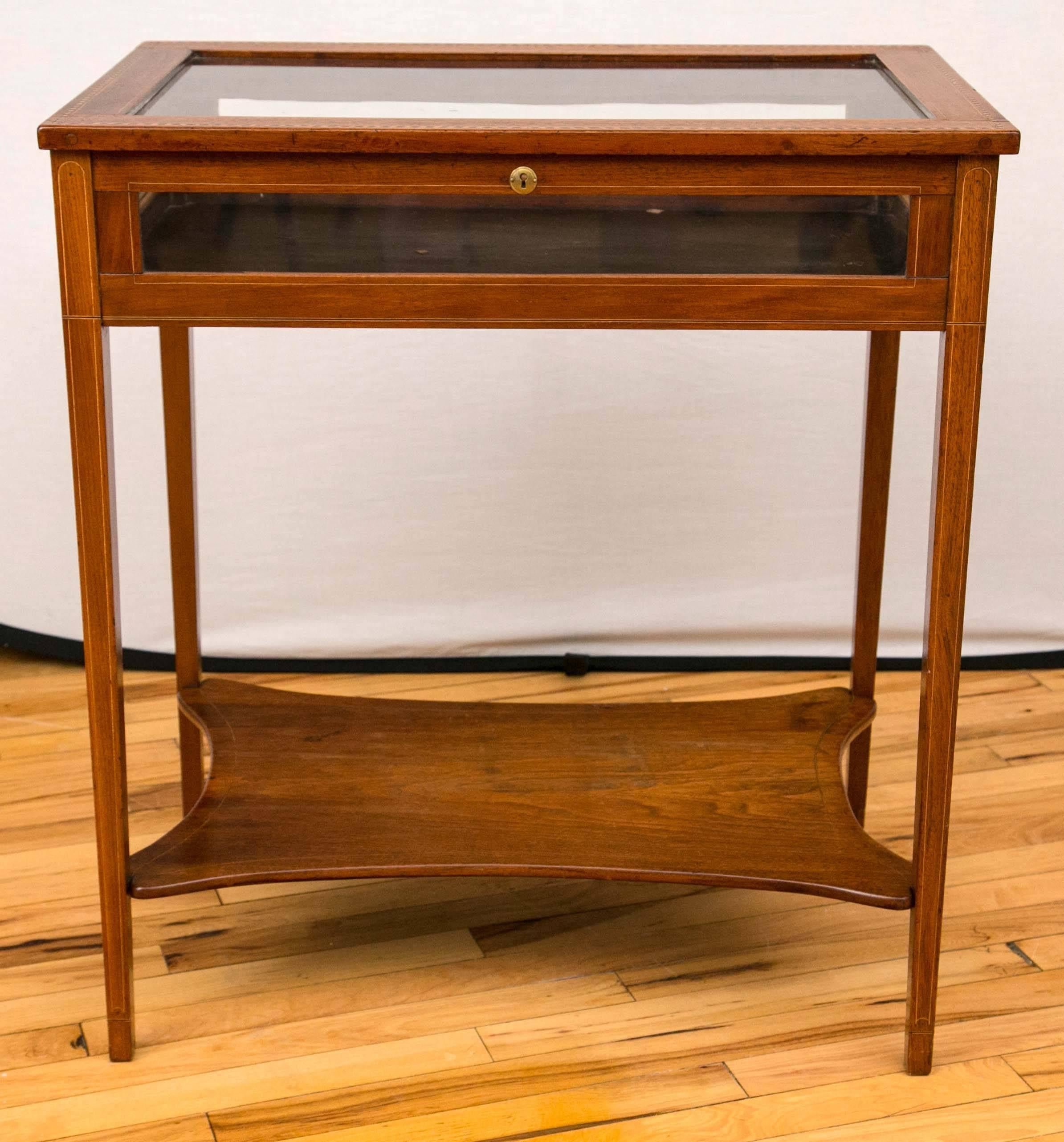 Edwardian Marquetry Bijouterie / Display Table  In Excellent Condition In Mt Kisco, NY