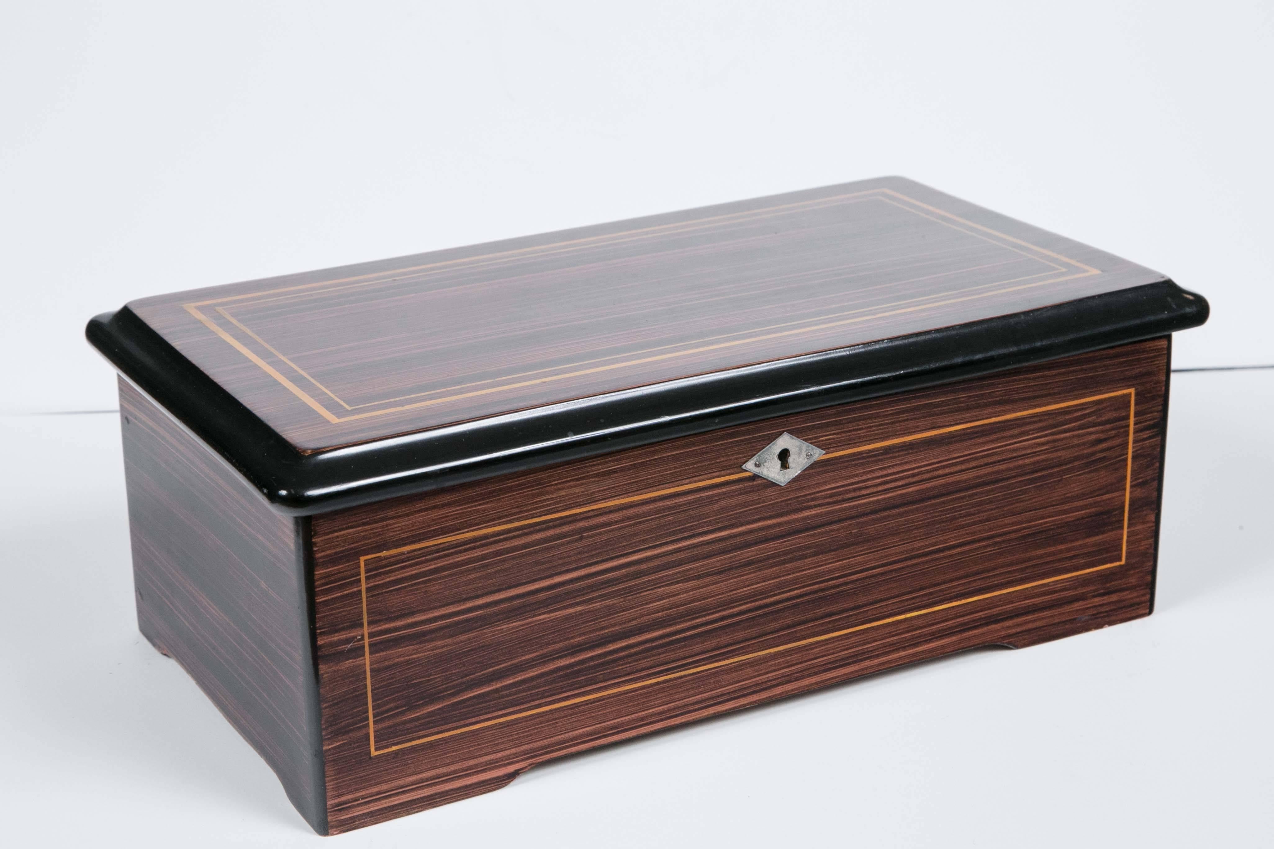 Antique 1920-1930s Swiss six-tune cylinder music box rosewood in working condition, what a beautiful musical box. We have acquired a large antique collection from a private collector.