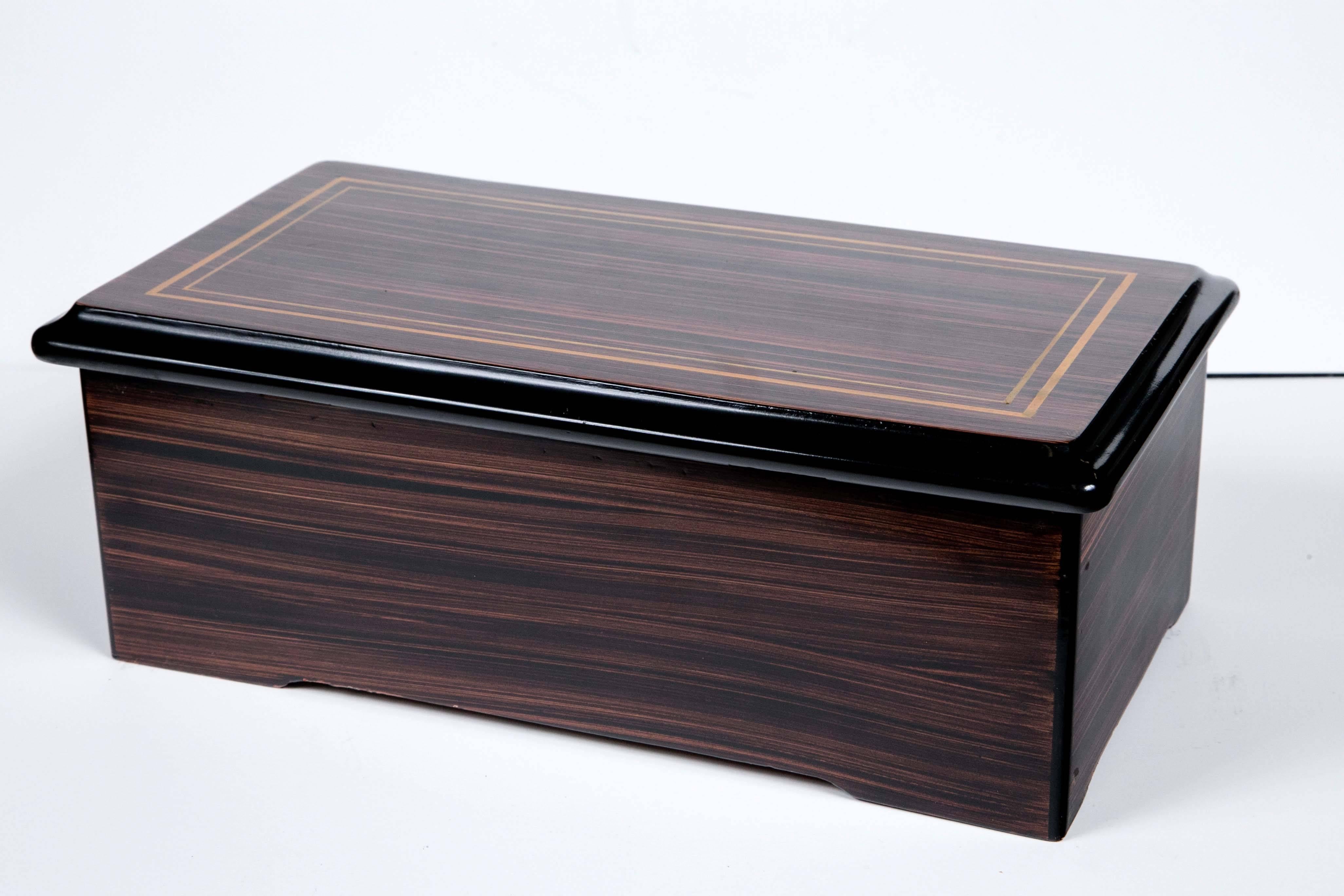 Antique 1920-1930 Swiss Six-Tune Cylinder Music Box Rosewood In Excellent Condition In Stamford, CT