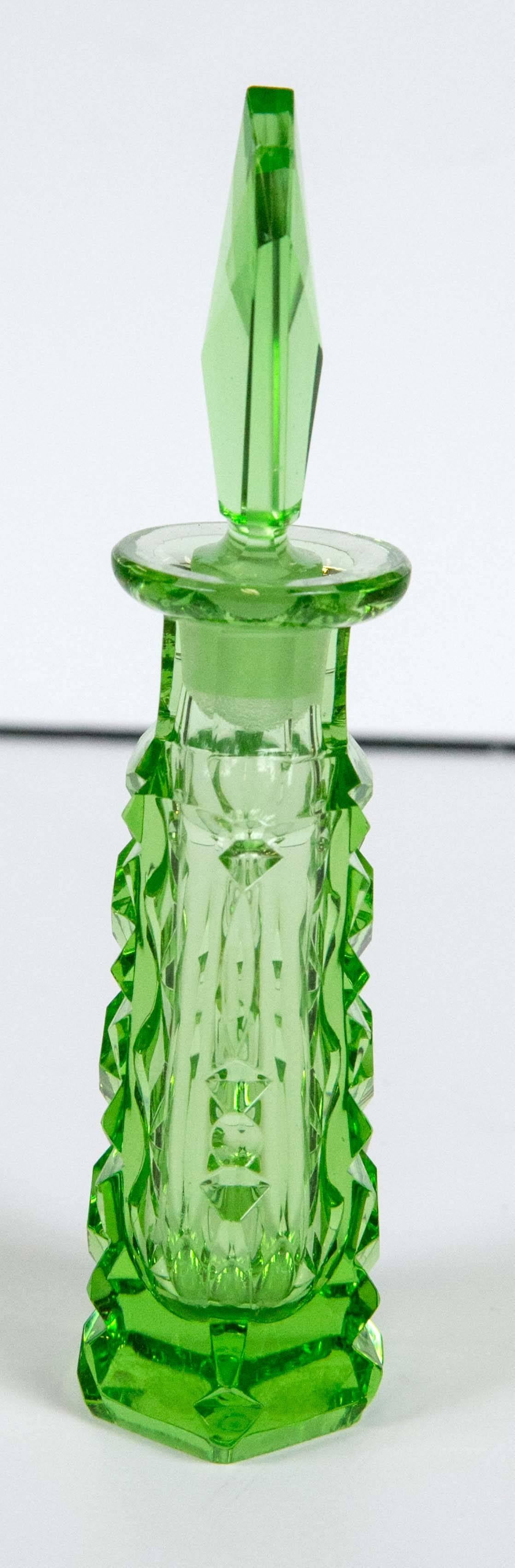Antique 1920 Czech cut emerald light green Art Deco perfume bottle in excellent condition. Beautiful color and brilliance in the cut of the crystal.
Just one of a large collection of antiques we acquired from a private collector.