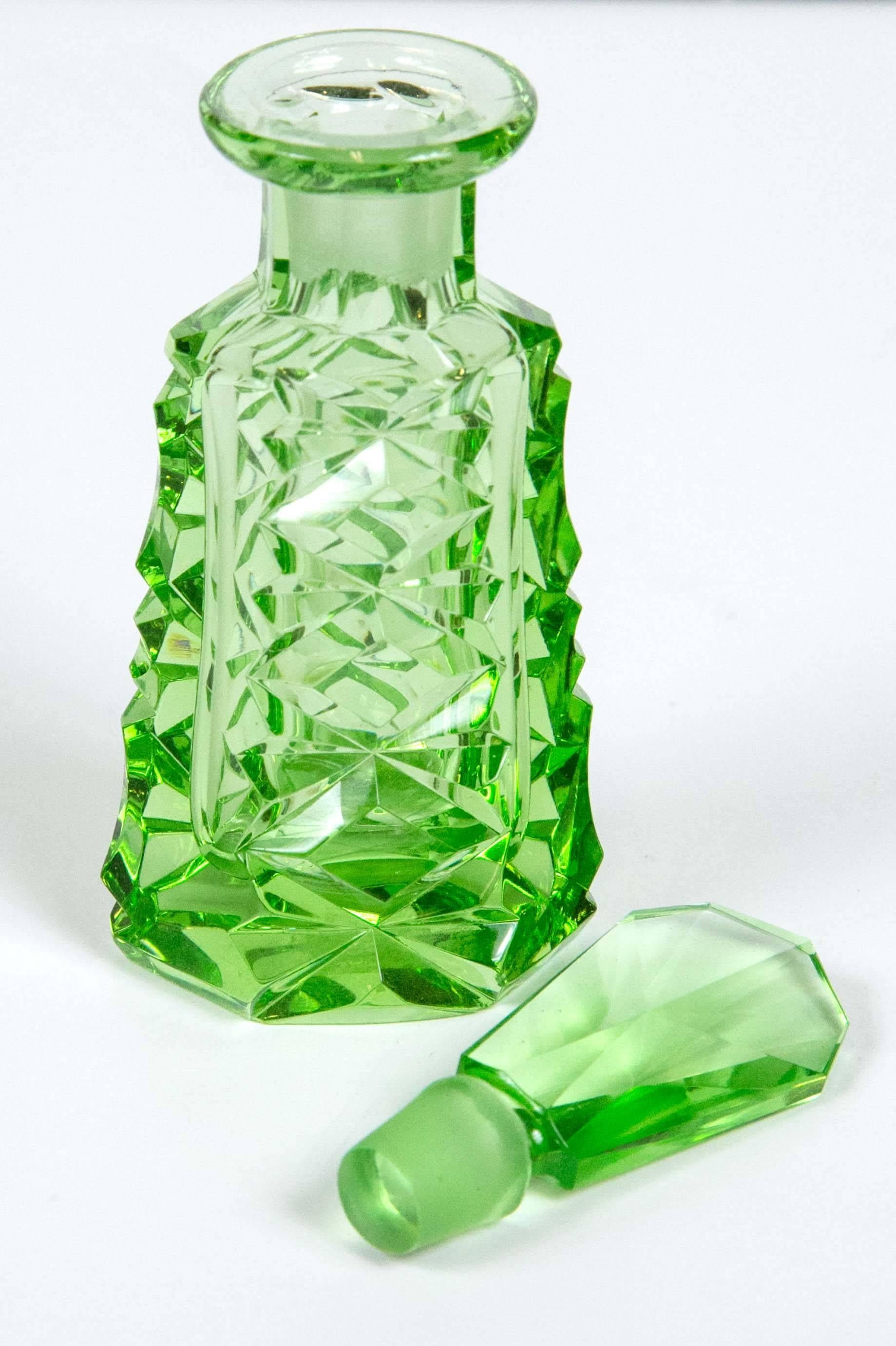 Antique 1920 Czech Crystal Cut Emerald Green Art Deco Perfume Bottle In Excellent Condition In Stamford, CT