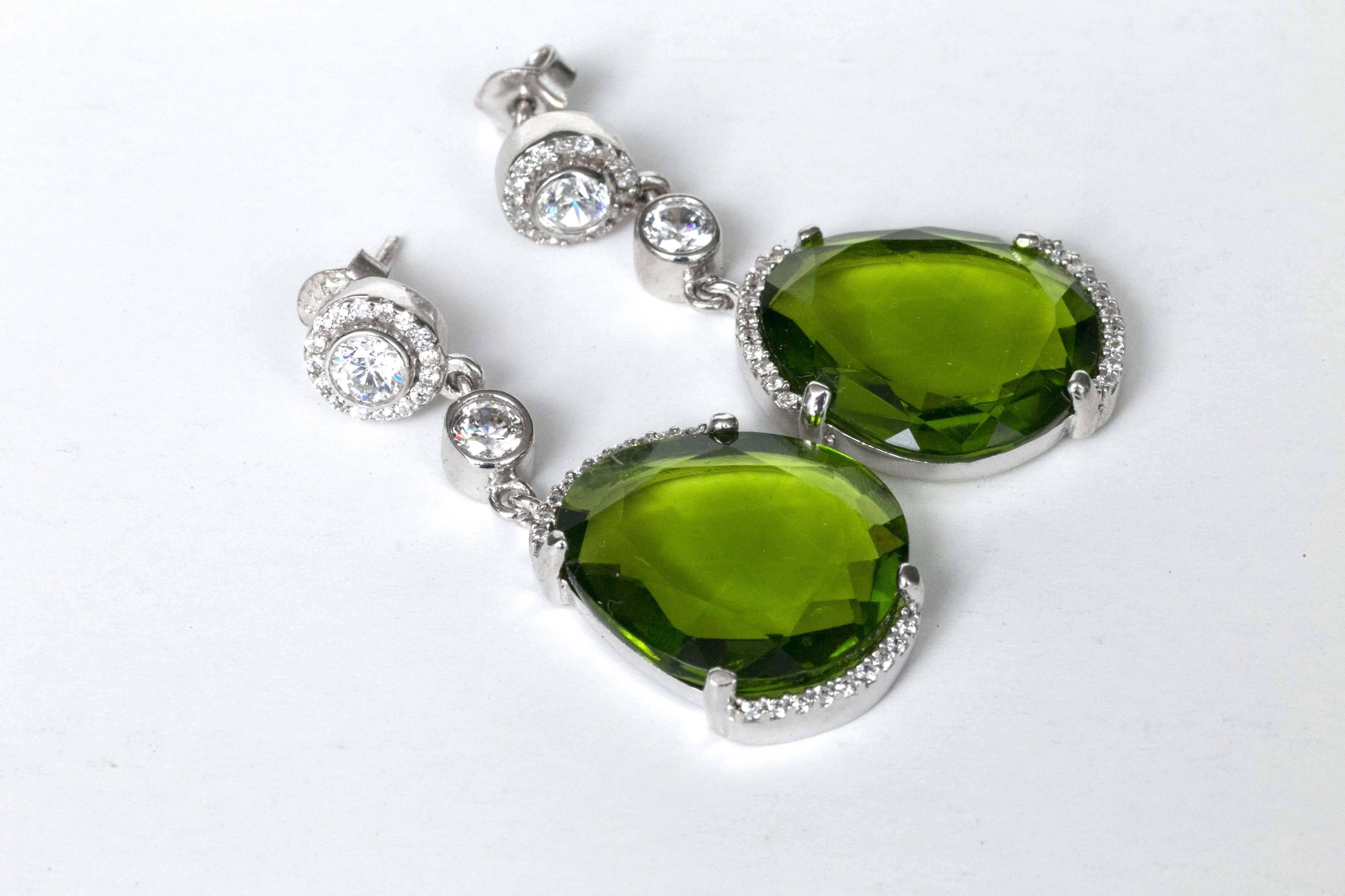 Hollywood Regency Beautiful Swarovski Crystal and Waterdrop Peridot Necklace and Earrings Set For Sale