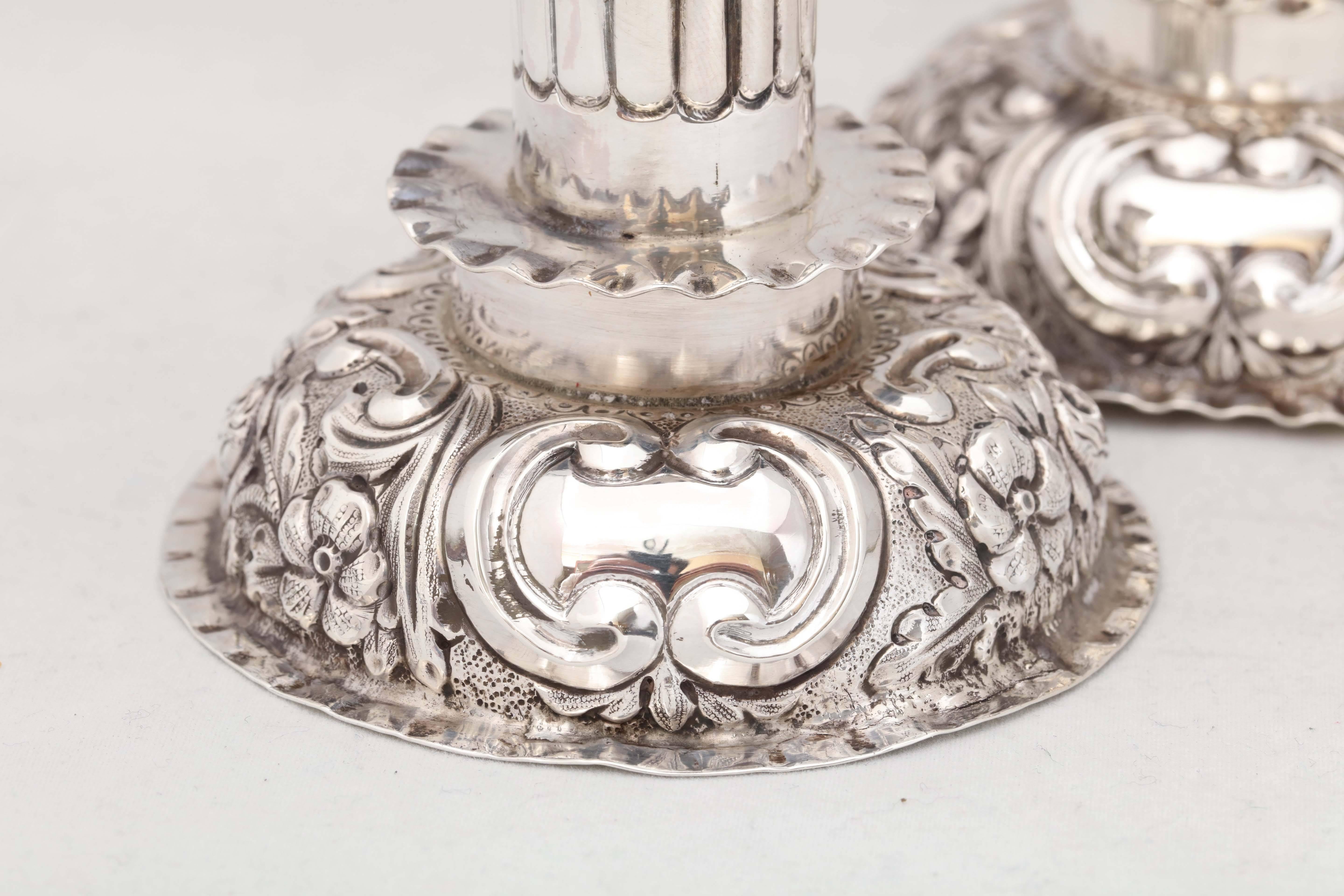 Late 19th Century Pair of British Sterling Victorian Capstan Candlesticks in the European Style