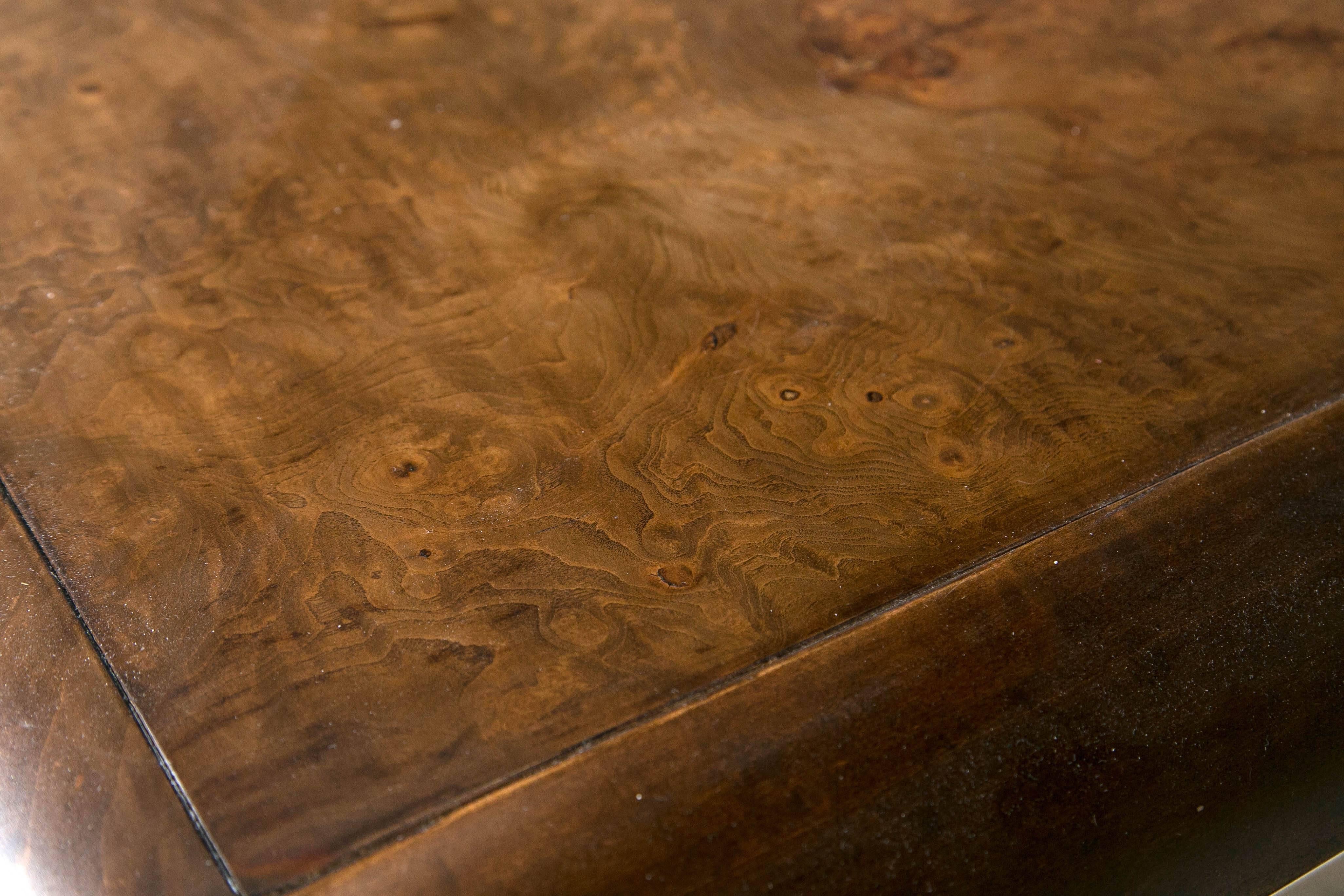 Burled Wood Coffee Table  In Good Condition In Stamford, CT