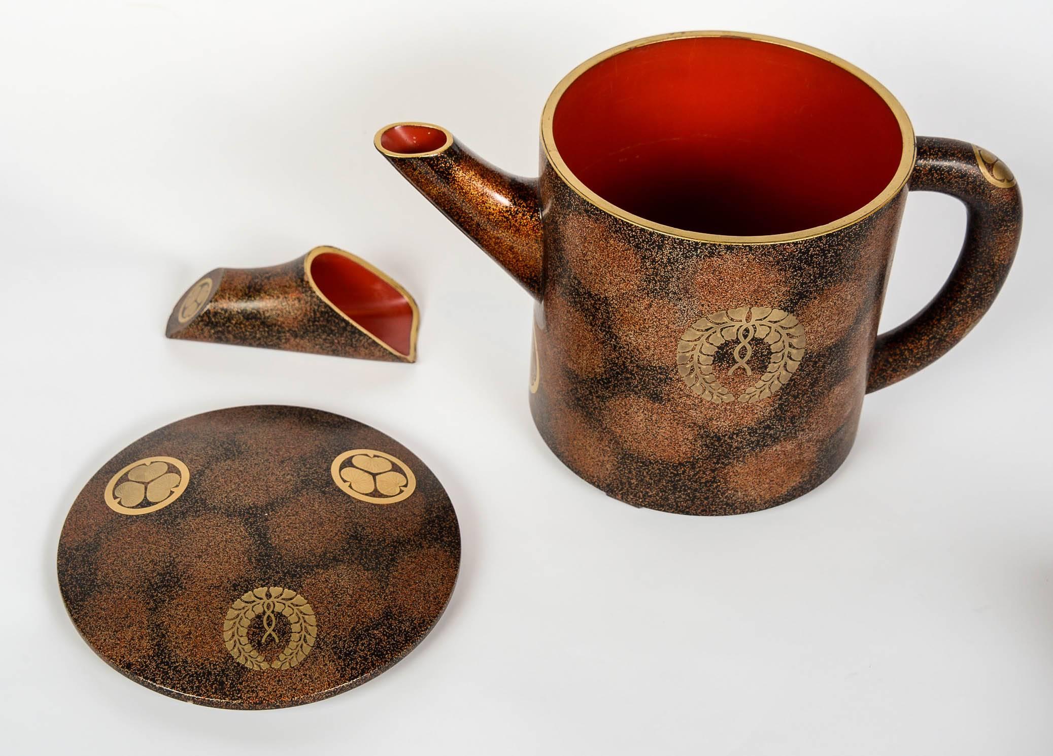 Meiji Japanese Lacquered Tea Pot For Sale 3
