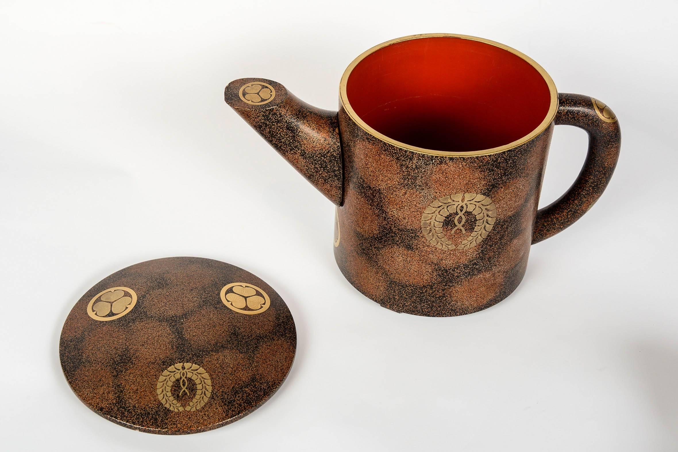 Meiji Japanese Lacquered Tea Pot For Sale 4
