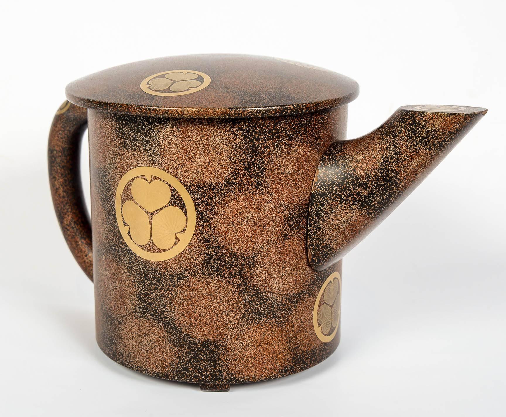 Meiji Japanese Lacquered Tea Pot For Sale 2