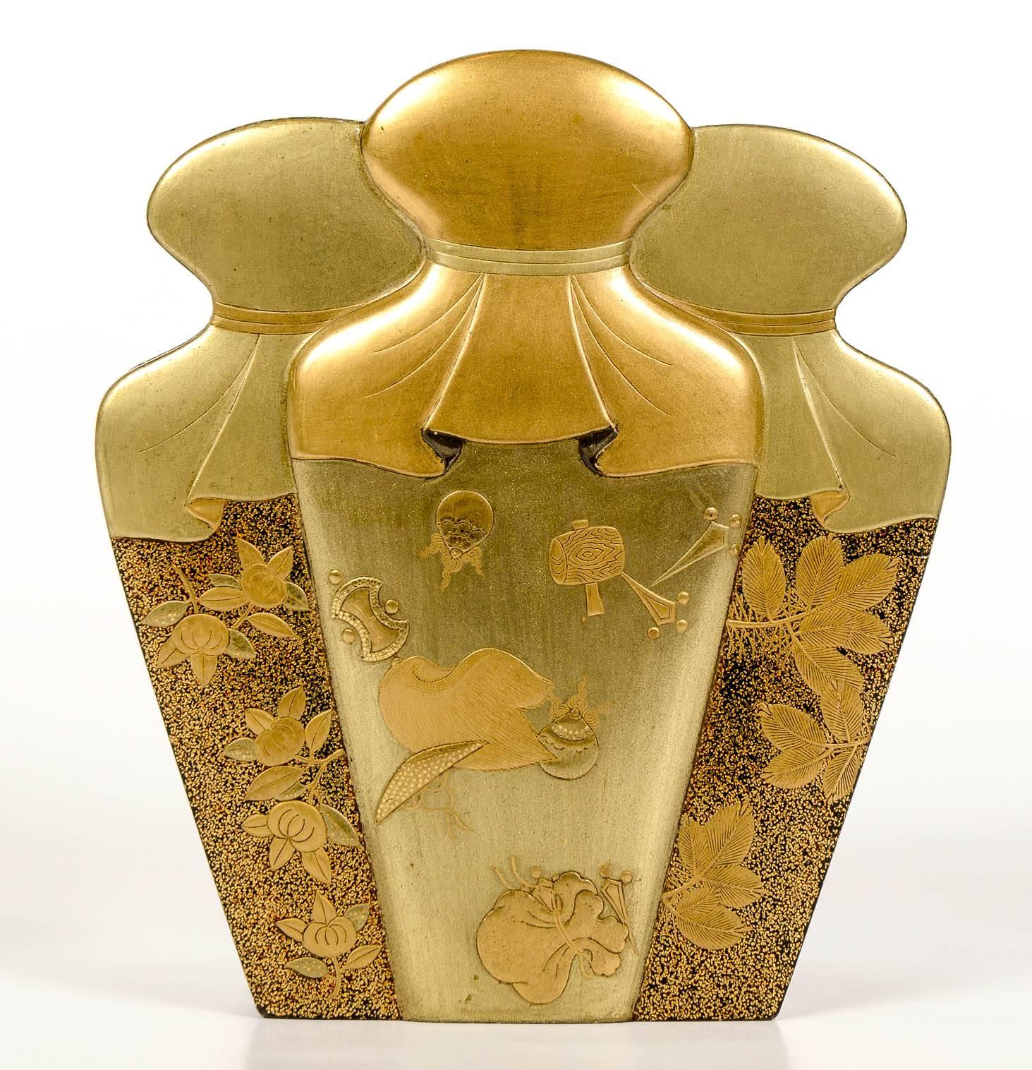 Meiji Japanese Gold Lacquered Treasure Bag Shape Kobako, Box For Sale 4