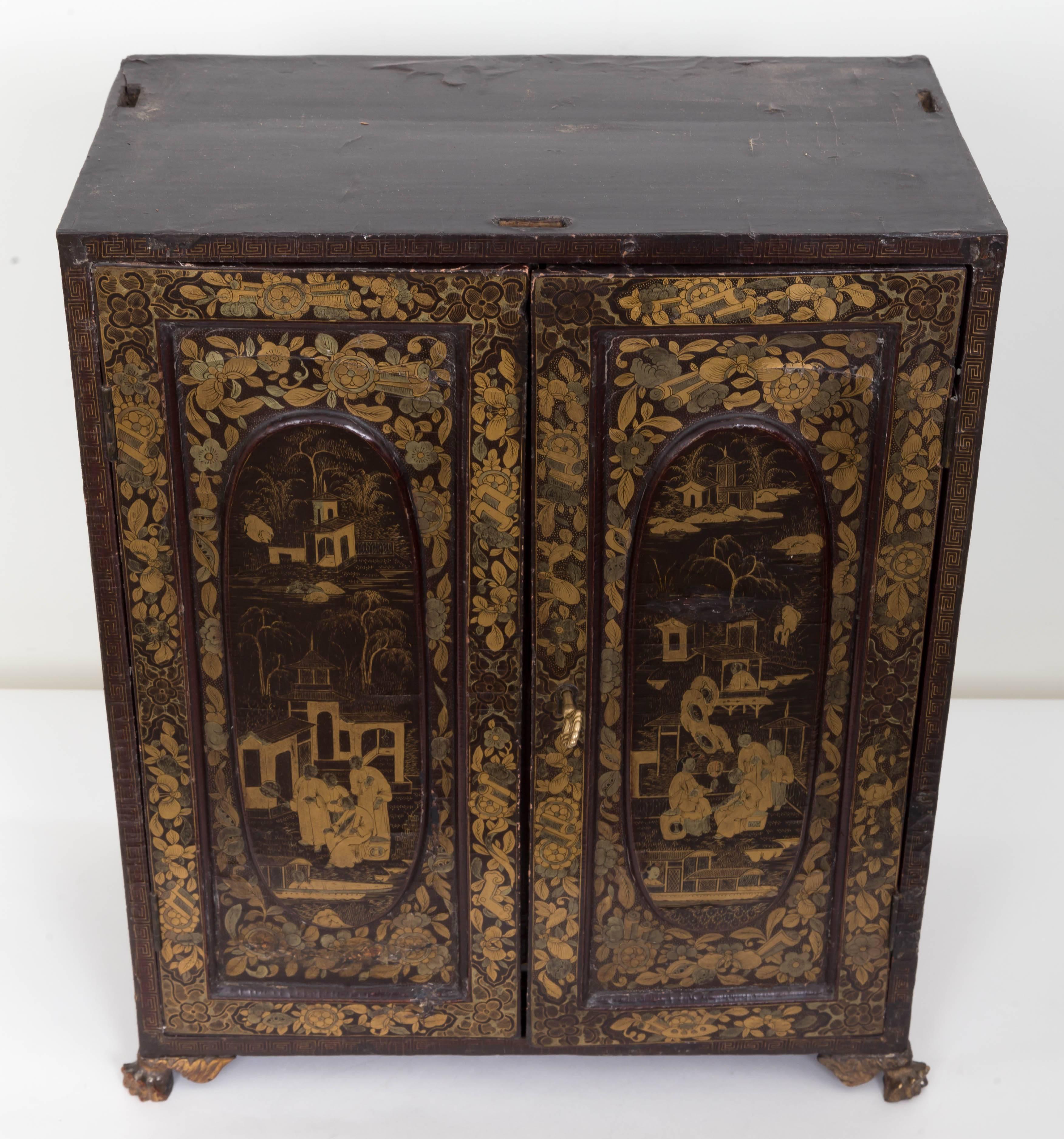 Early 19th Century Chinese Export Laquer Chest 6