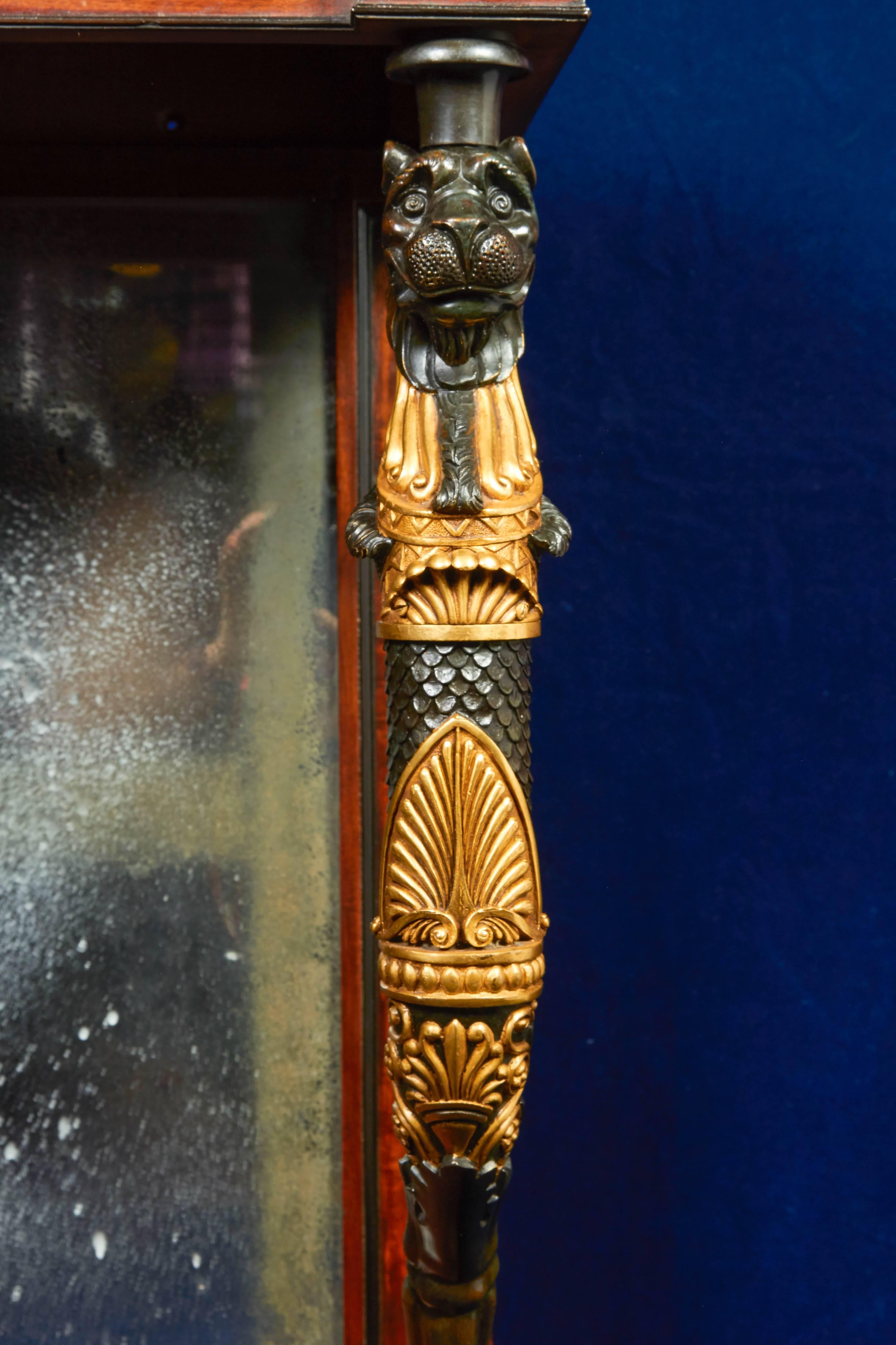 Zwei Regency-Konsolentische aus Mahagoni oder Bronze im Regency-Stil in der Art von George Smith (Vergoldet) im Angebot