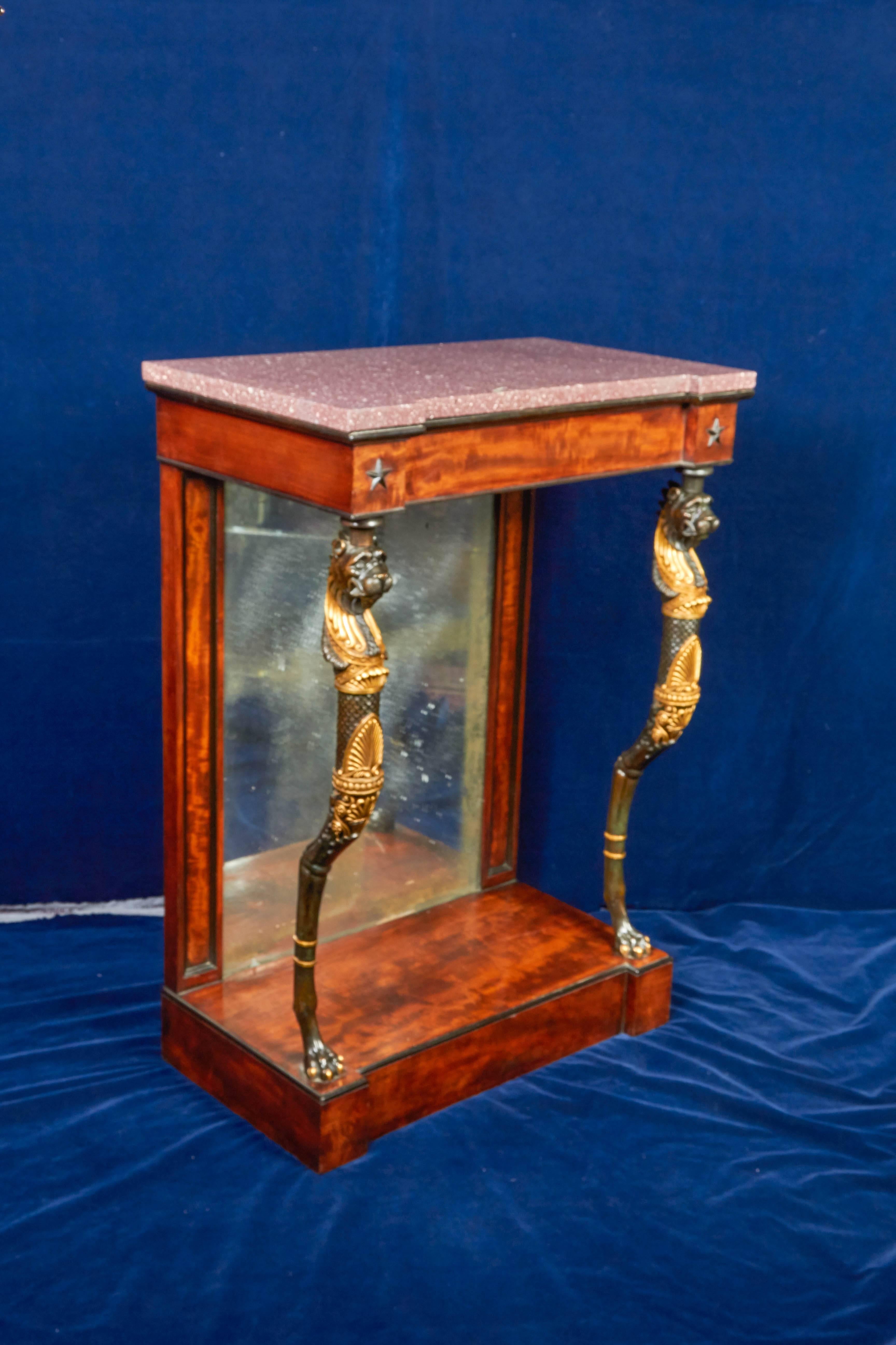 Paire de consoles Regency en acajou ou en bronze à la manière de George Smith Bon état - En vente à New York, NY