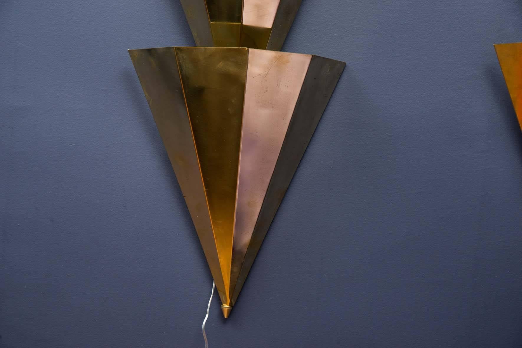 Pair of long brass sconces with geometric shape, five bulbs per sconce, creation Gallery Glustin.