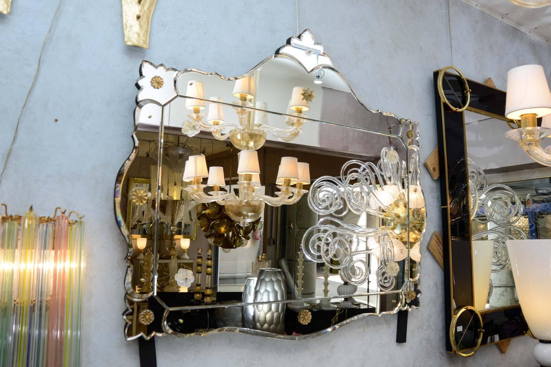 Decorative mirror.