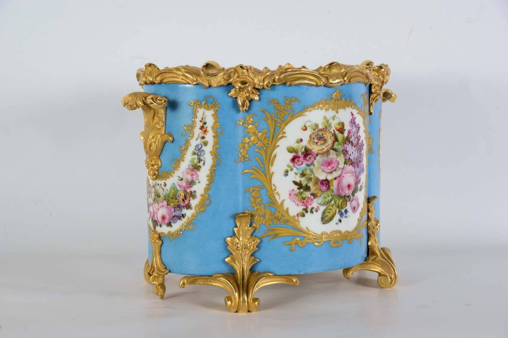 Jardinière by Sèvres, decorated with flowers on one side and angels on the other side, hand-painted.
Ornamented with gilt bronzes very finely chiseled.
Original Bowl interior is in metal painted.