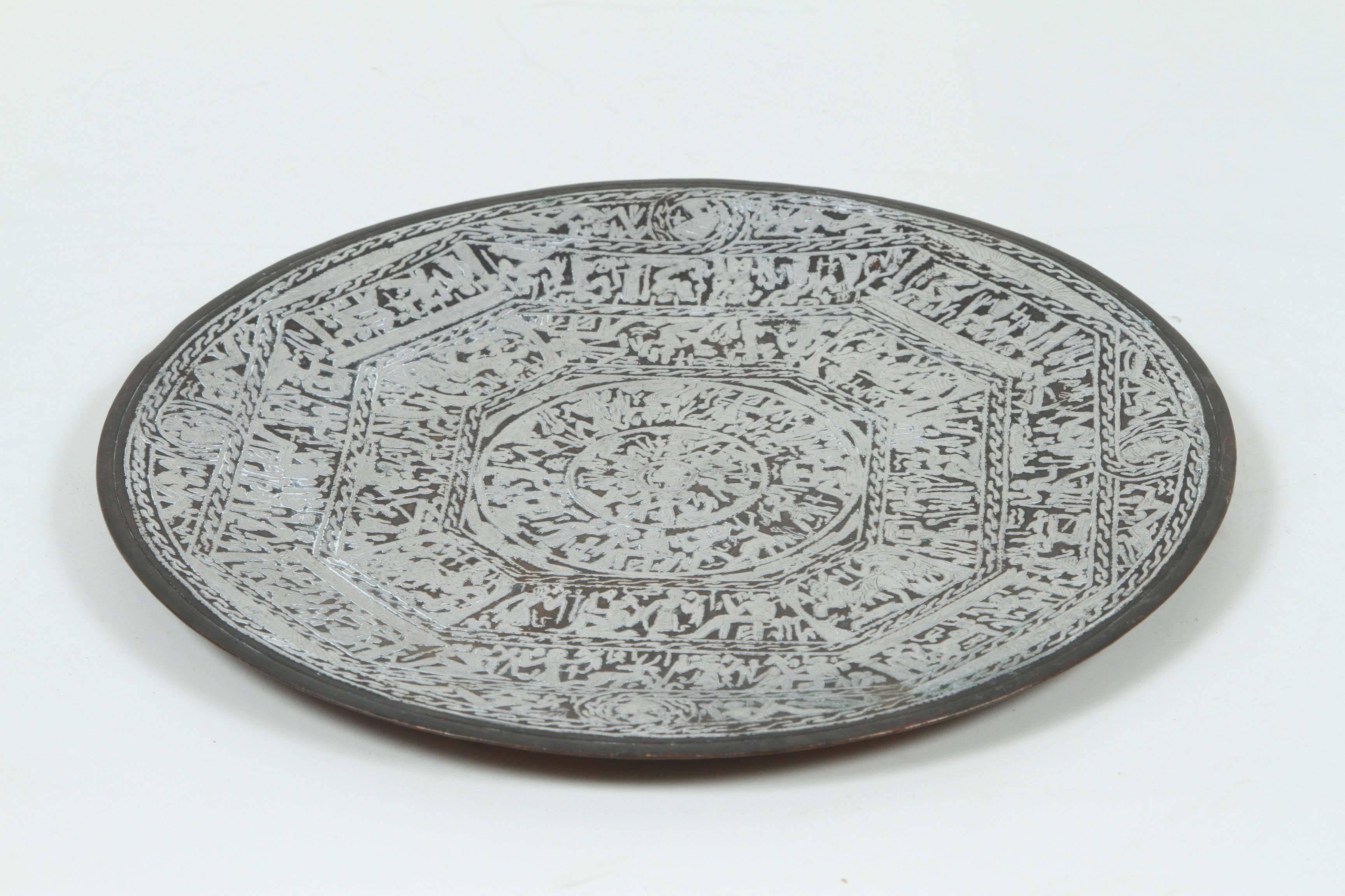 Egyptian brass tray, blackened and overlaid with silvered designs representing pharaonic scenes.
Hanging tray with a hook in the back to use as a wall hanging or use as a decorative piece.
Magnificent mid 20th century grand tour Egyptian revival