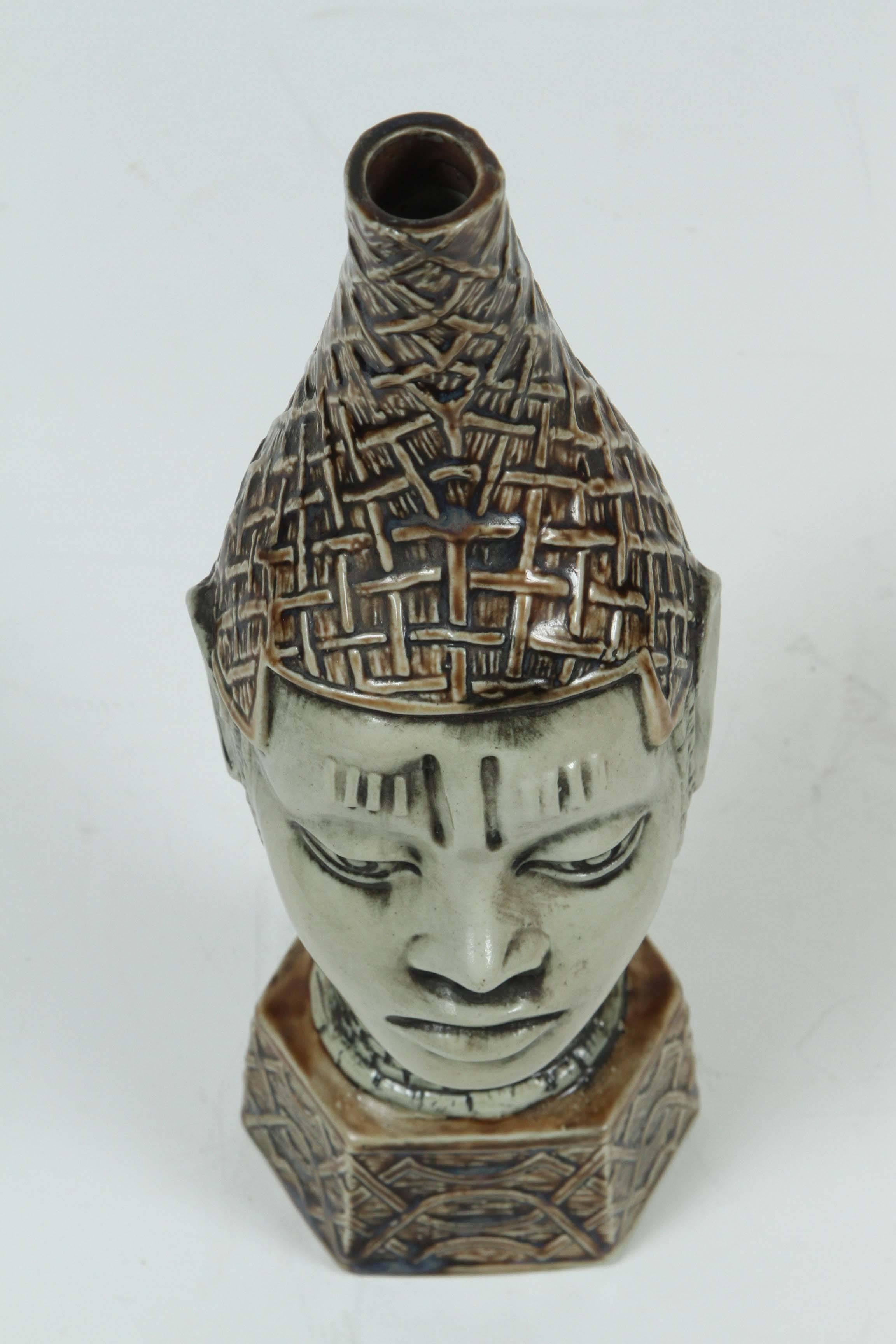 African Benin Queen Mother Commemorative Ceramic Head by the Edo people In Good Condition In North Hollywood, CA