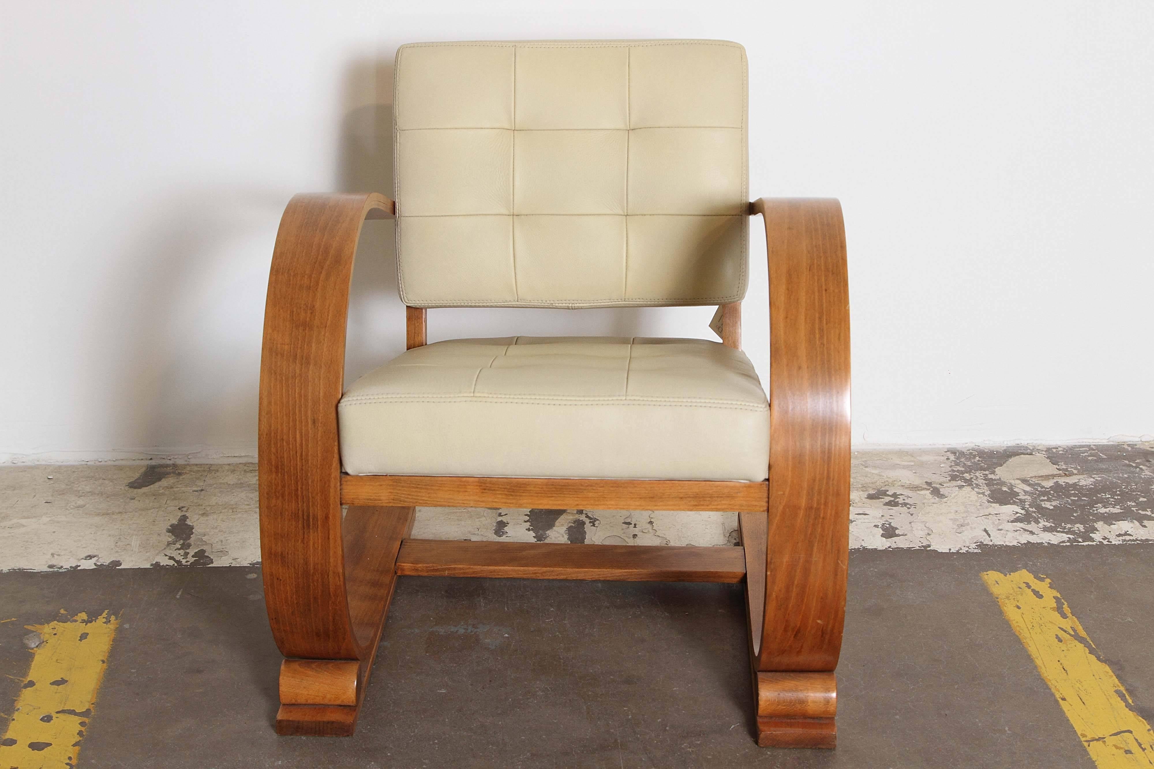 Streamline Art Deco Cantilevered Bentwood Modernist Lounge Chair

Appealing and comfortable Art Deco style lounger, with steam-bent laminated wood, similar to various vintage European designs.  Manner of Russel Wright   Russell  Bauhaus Rohde  KEM