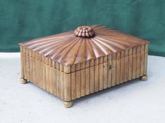 Indisches Büffelhorn-Strickkasten aus dem 19. Jahrhundert