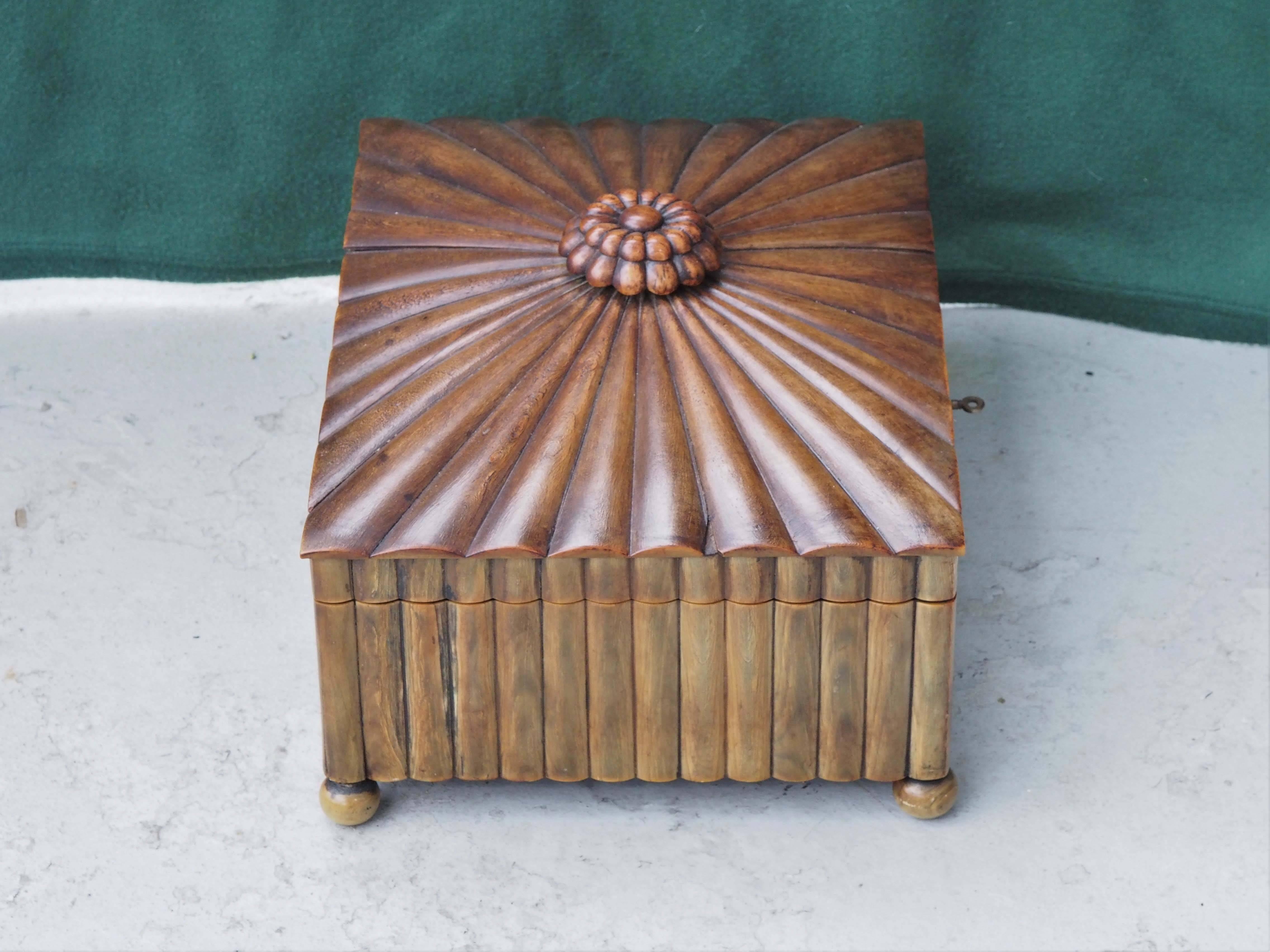 19th Century Indian Buffalo Horn Sewing Box For Sale 3