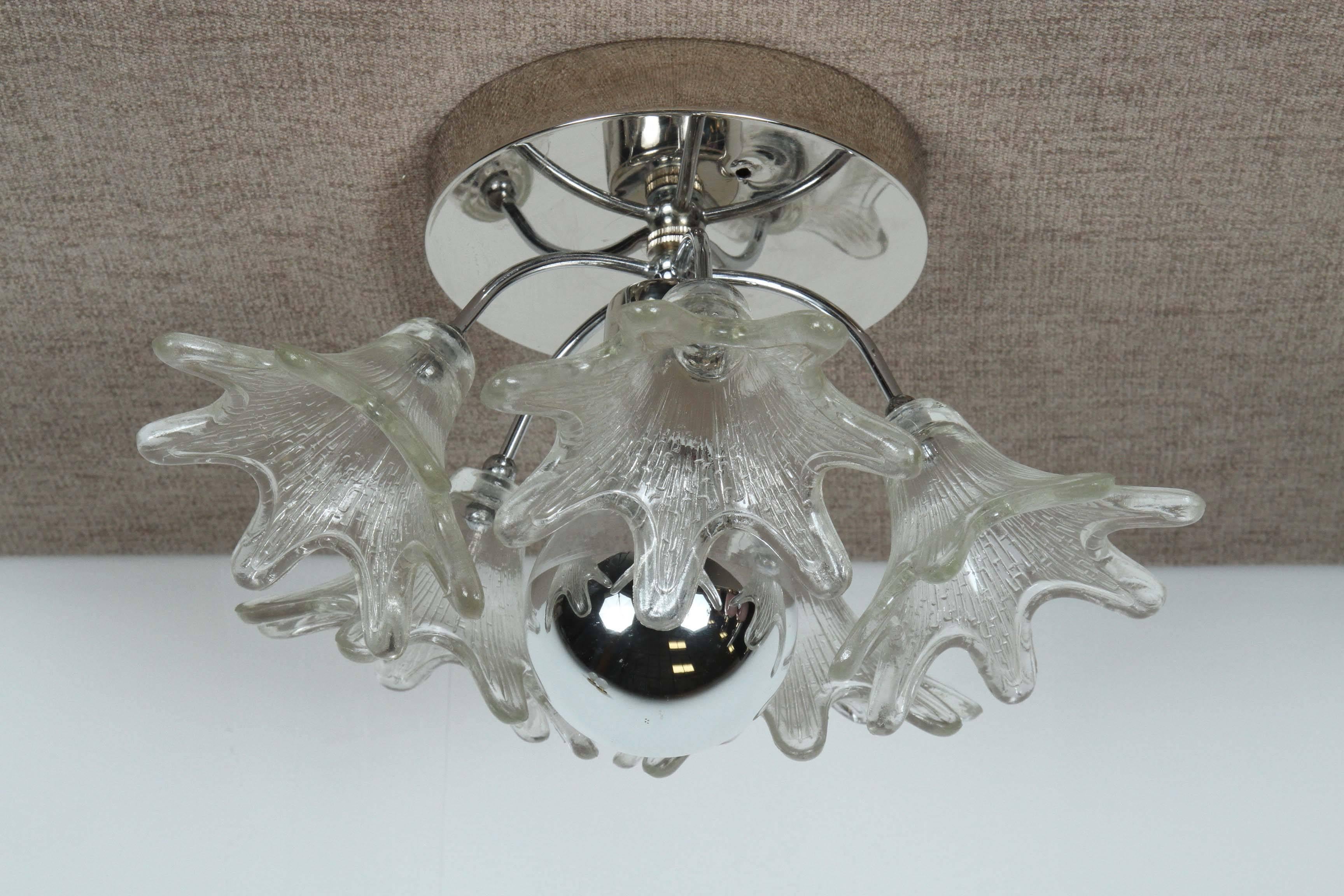 Pair of Murano Flower Sconces In Excellent Condition In New York, NY