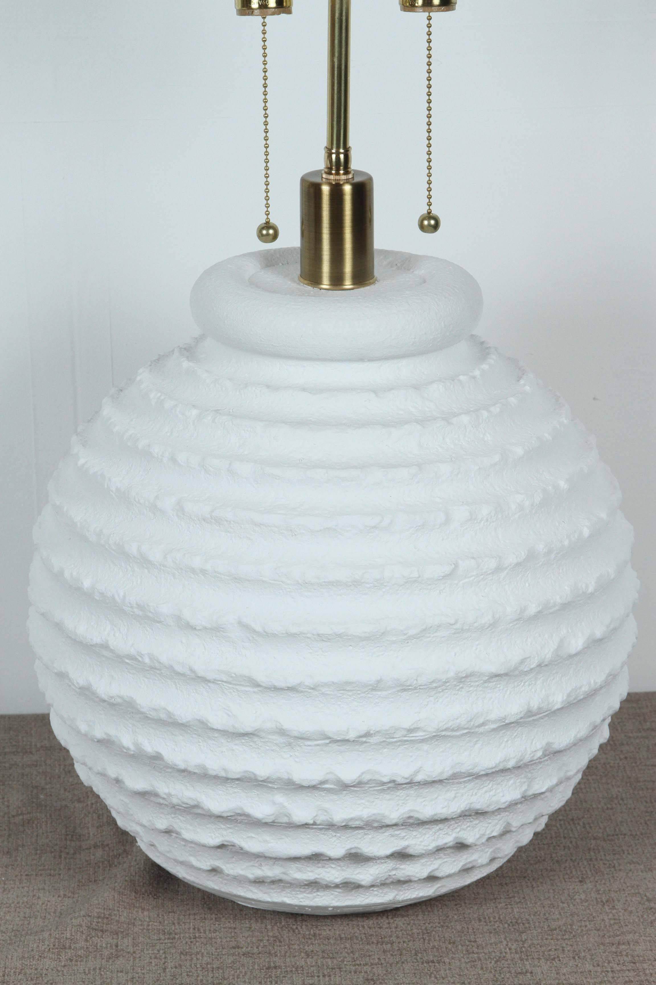 Pair of Plaster Lamps with a White Matte Finish In Excellent Condition In New York, NY