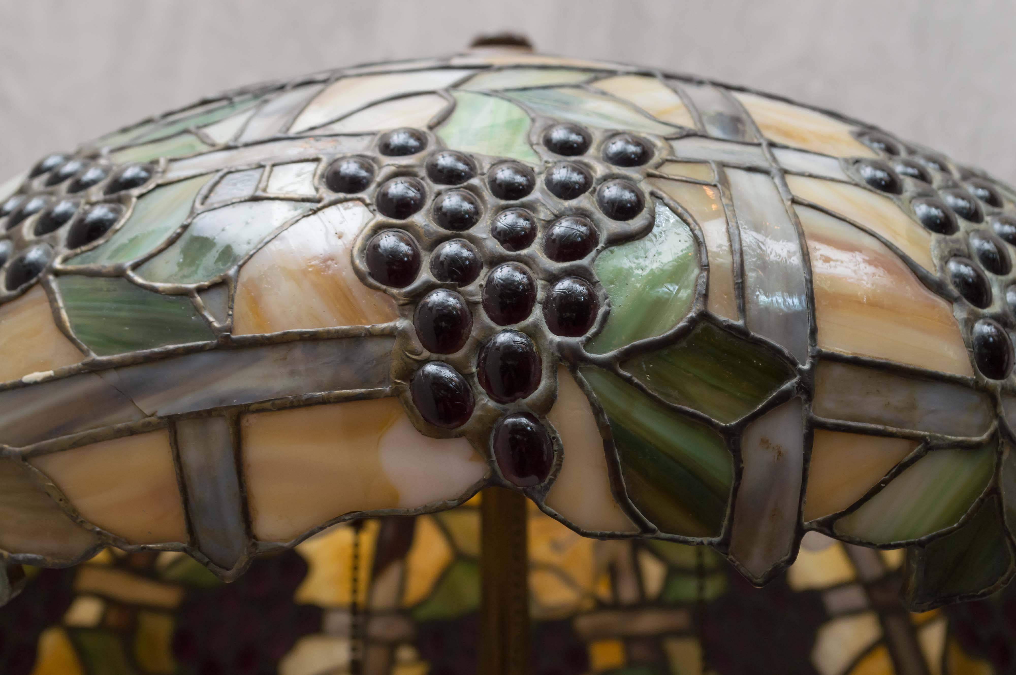 Leaded Glass Table Lamp, circa 1910, Grape Theme In Excellent Condition In Petaluma, CA