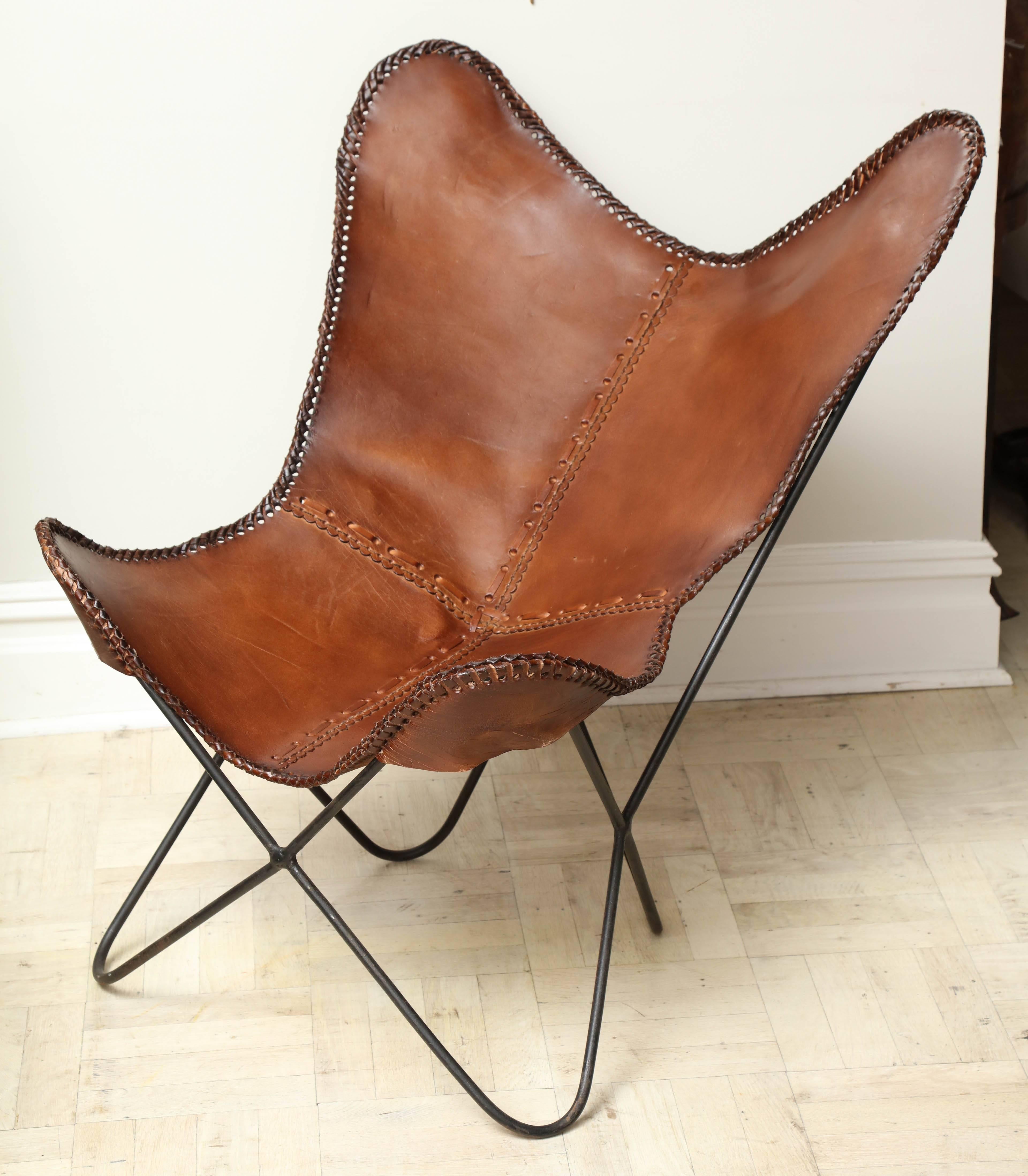 Mid-century pair of leather lounge chairs, steel 