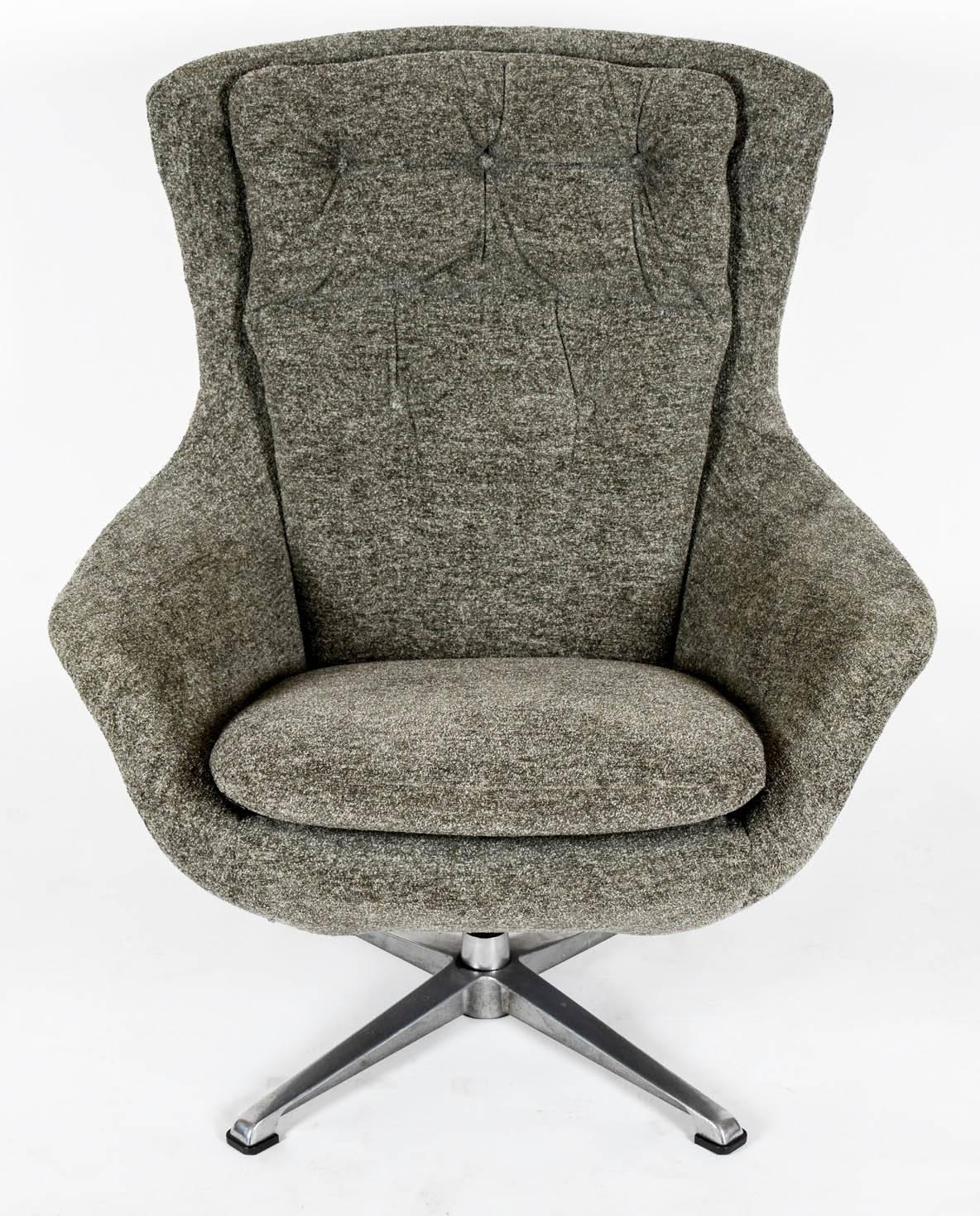 Pair of Swivel Armchairs For Sale at 1stdibs
