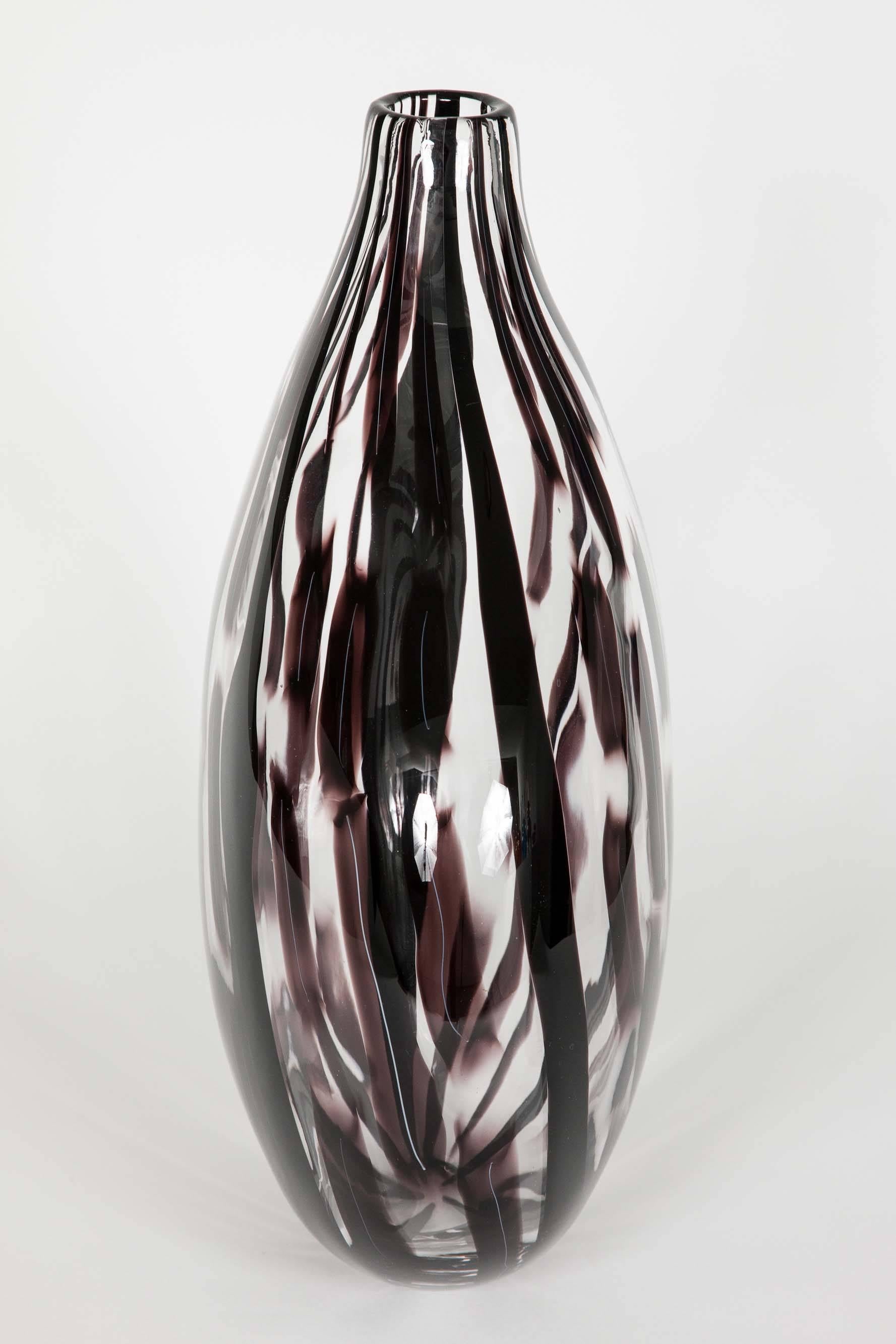 Ikate II, a clear & aubergine / black Glass blown Sculpture by Ann Wåhlström In New Condition In London, GB