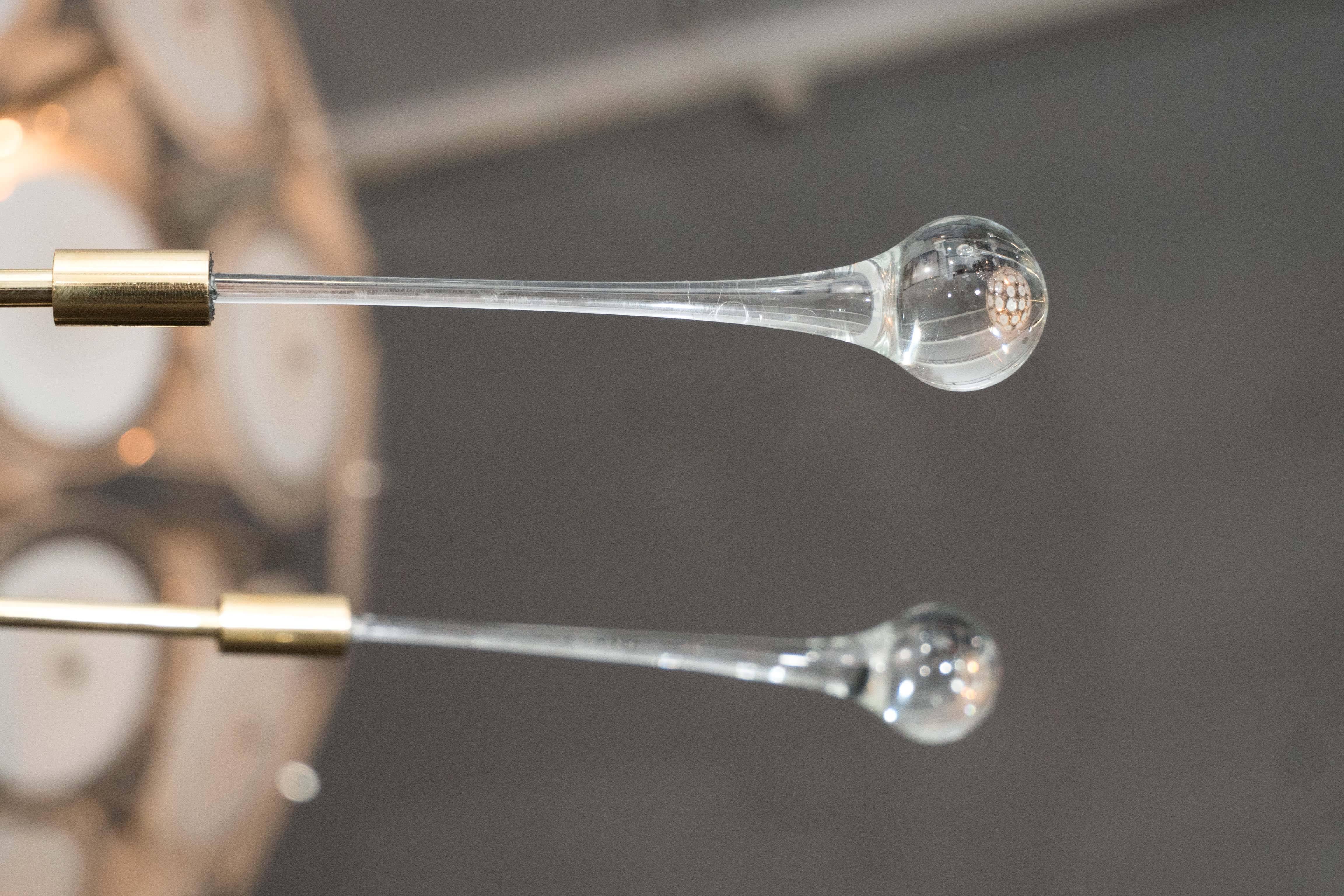 Lustre Spoutnik en verre géant en forme de goutte d'eau et de tige en vente 1