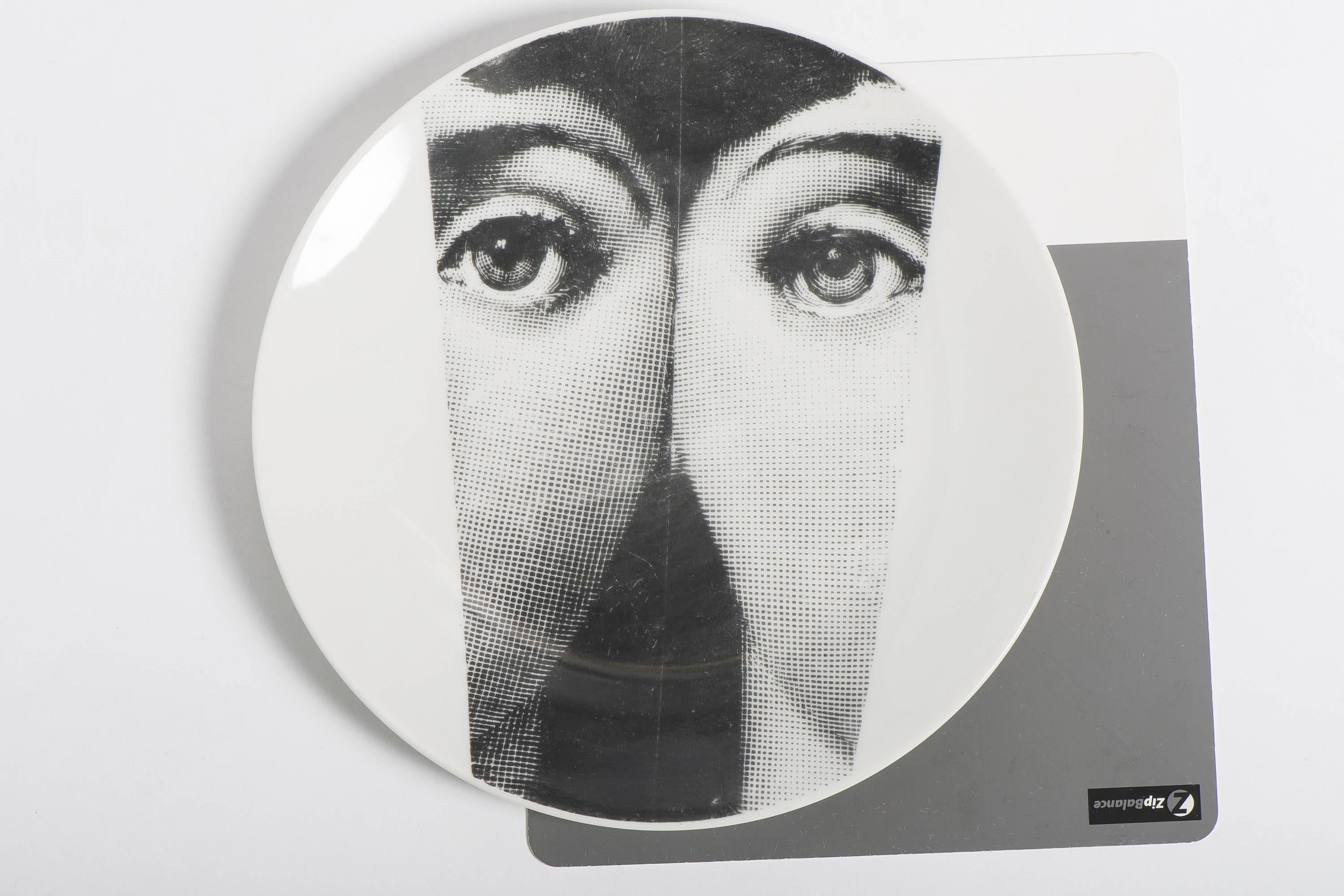A porcelain Plate by Atelier Fornasetti.
“Themes and Variations.”
Lithographically printed.
Marks to back,
Italy, circa 1990.
Measures: 26 cm diameter.
 