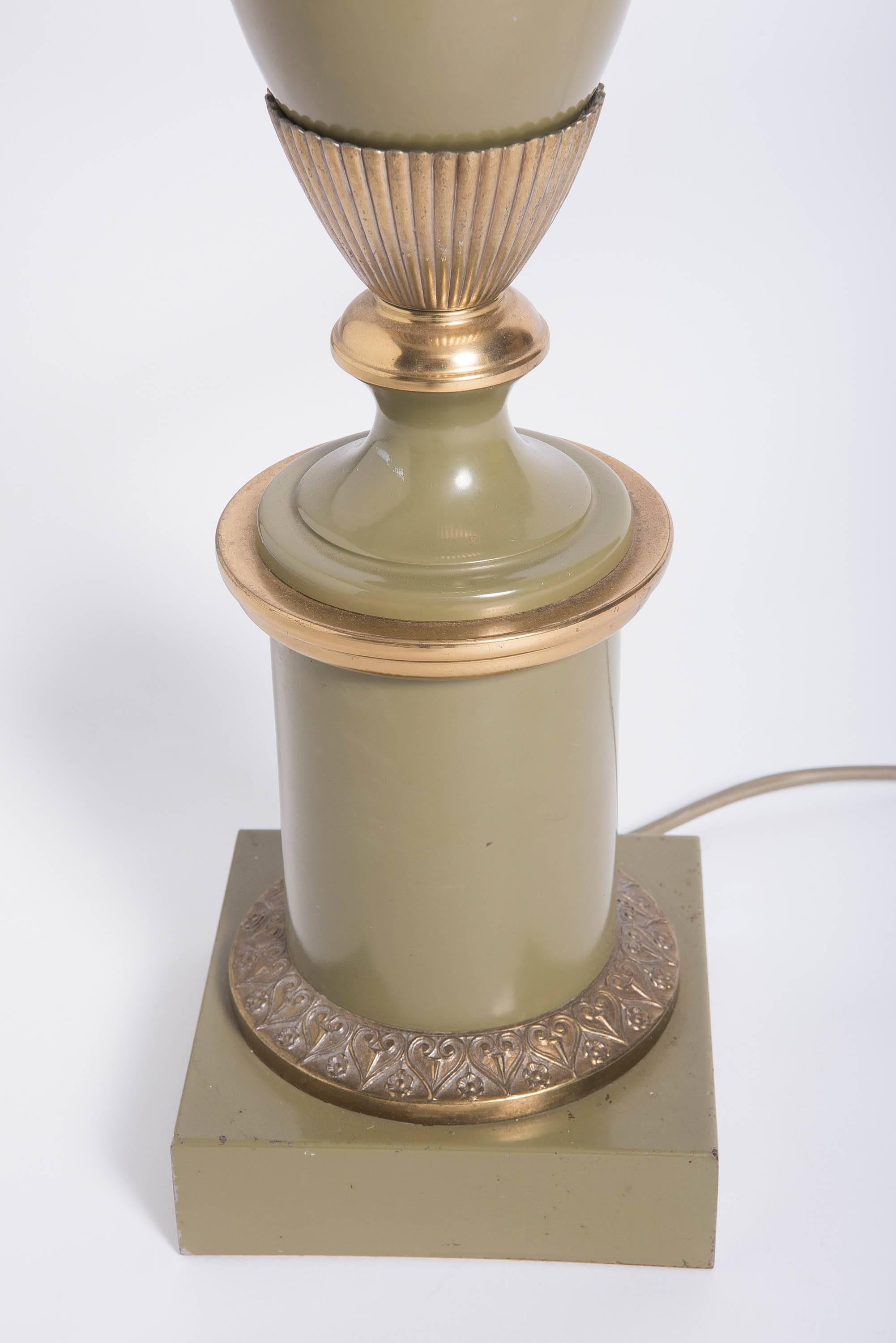 American Metal lamp of Amphora shape with lion head handles, USA circa 1950 For Sale