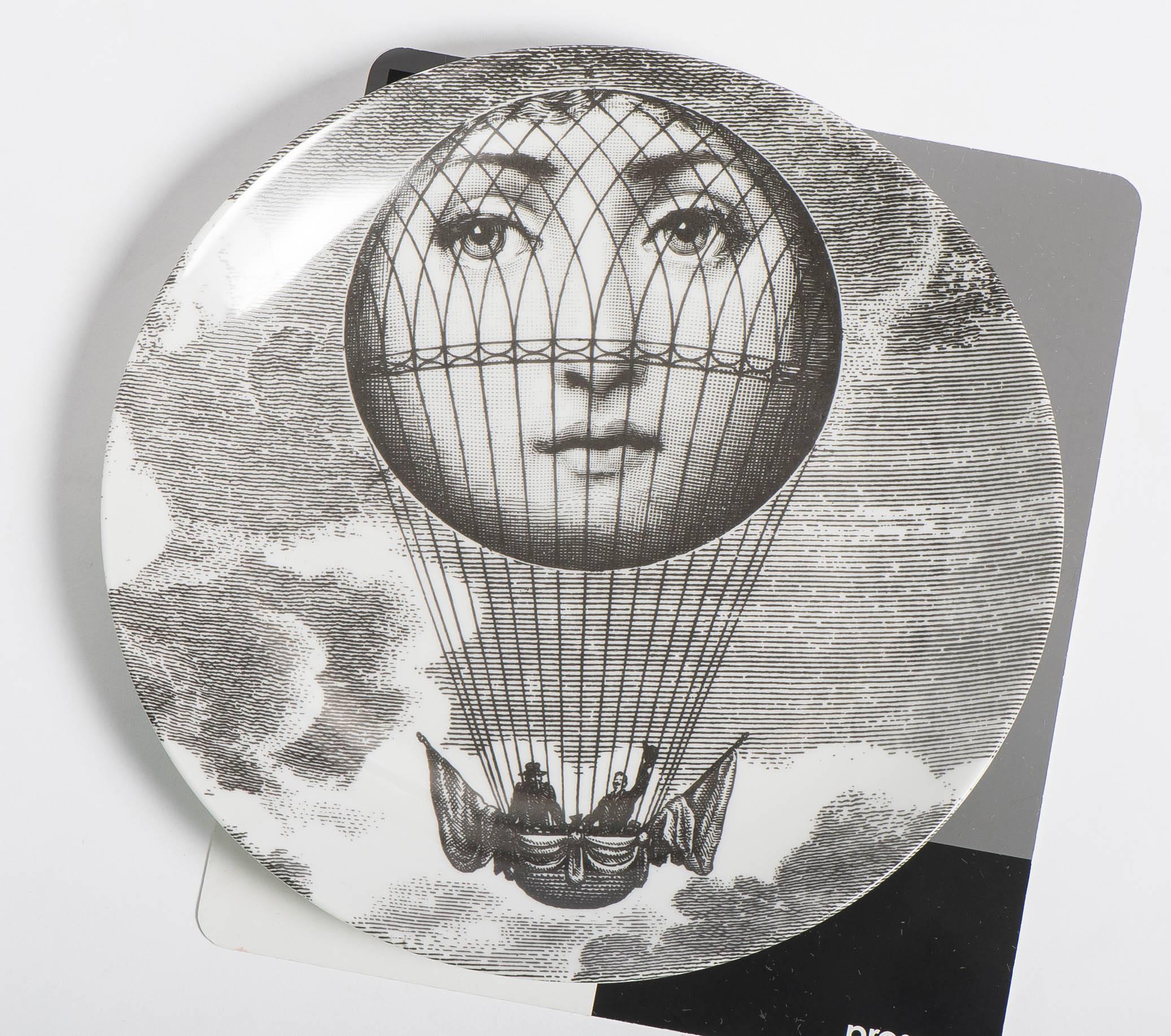 A porcelain plate by Atelier Fornasetti.
“Themes and Variations.”
Lithographically printed.
Marks to back.
Italy, circa 1990.
Measures: 26 cm diameter.
    