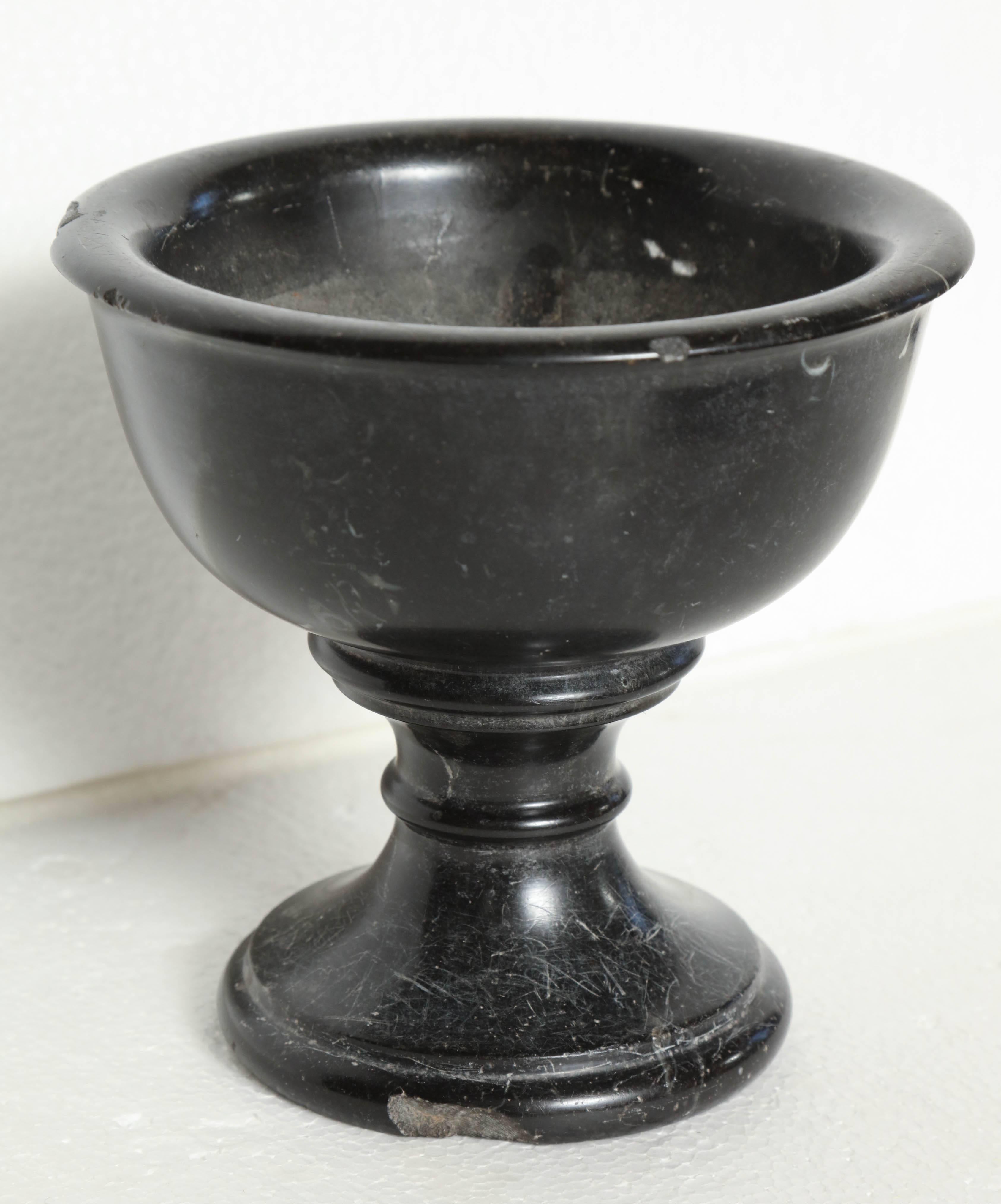 19th Century Continental Neoclassical Marble Bowl on Socle For Sale 2