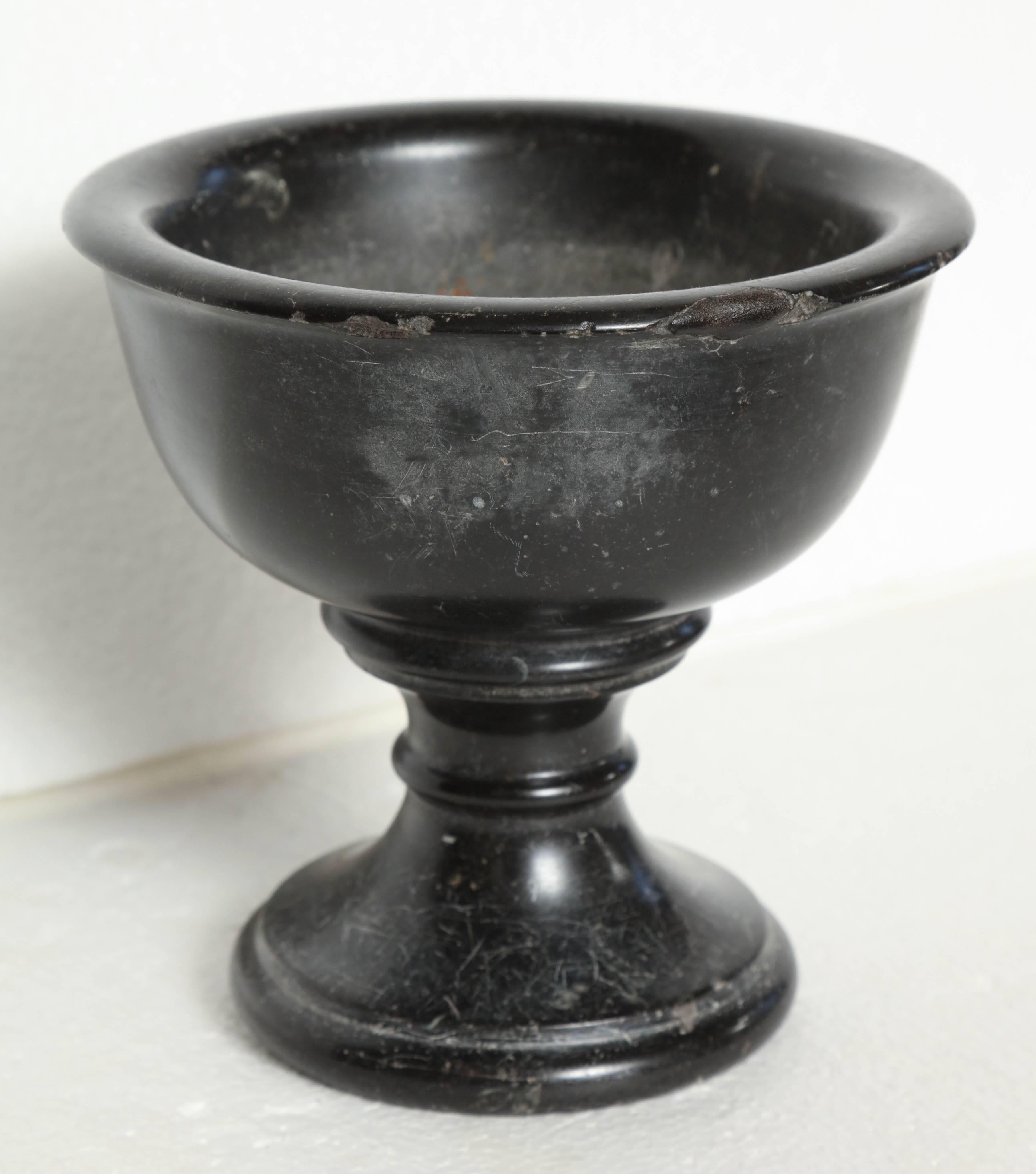 19th Century Continental Neoclassical Marble Bowl on Socle For Sale 3