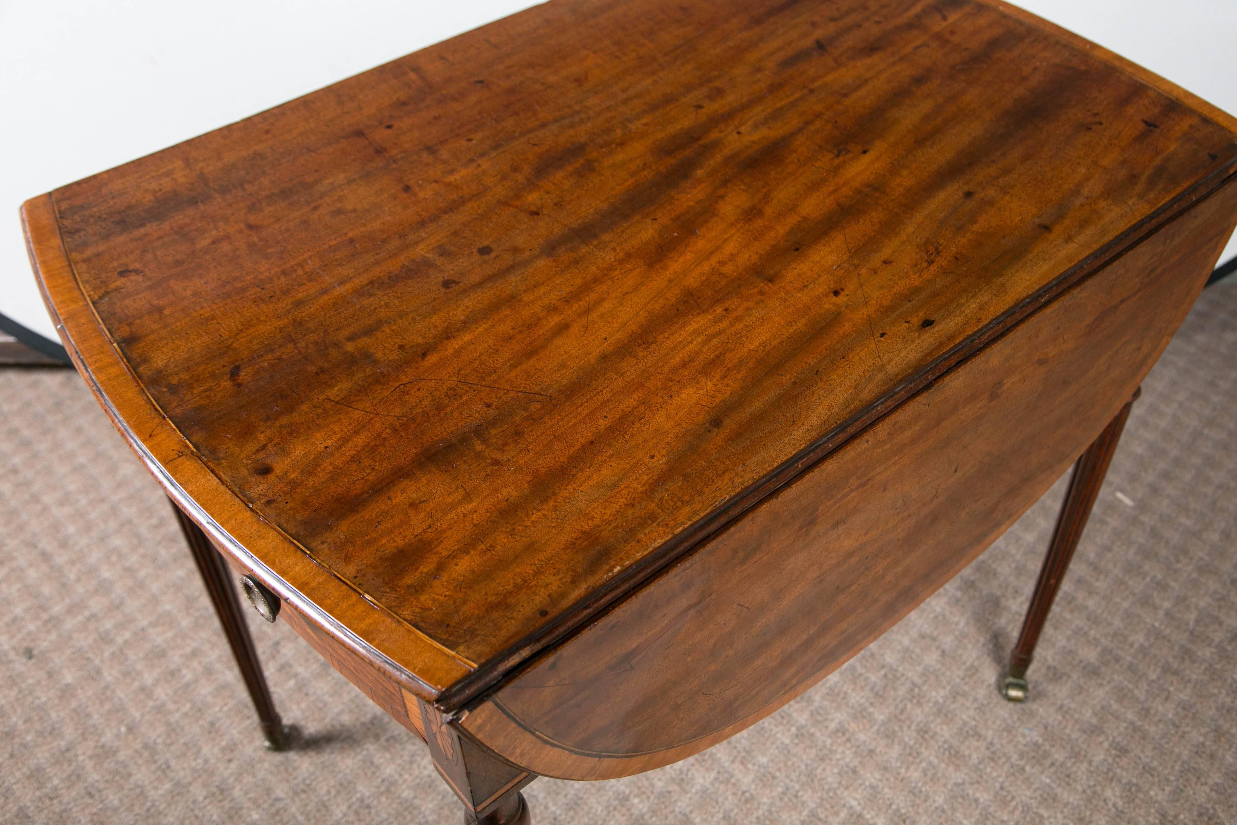 Fine English Pembroke Table In Excellent Condition In Stamford, CT